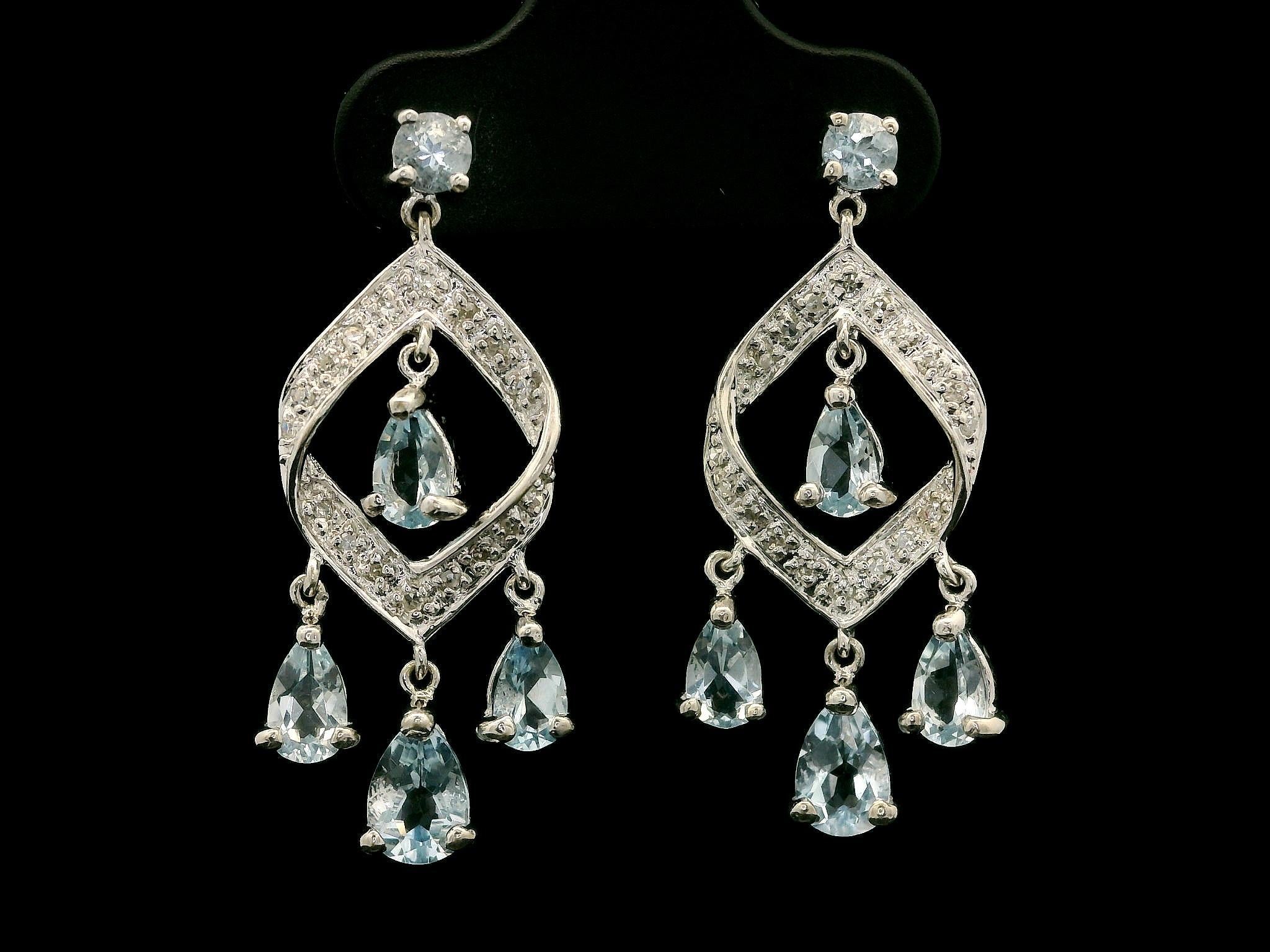 Orecchini pendenti con diamante e acquamarina in oro bianco 14k in vendita 4
