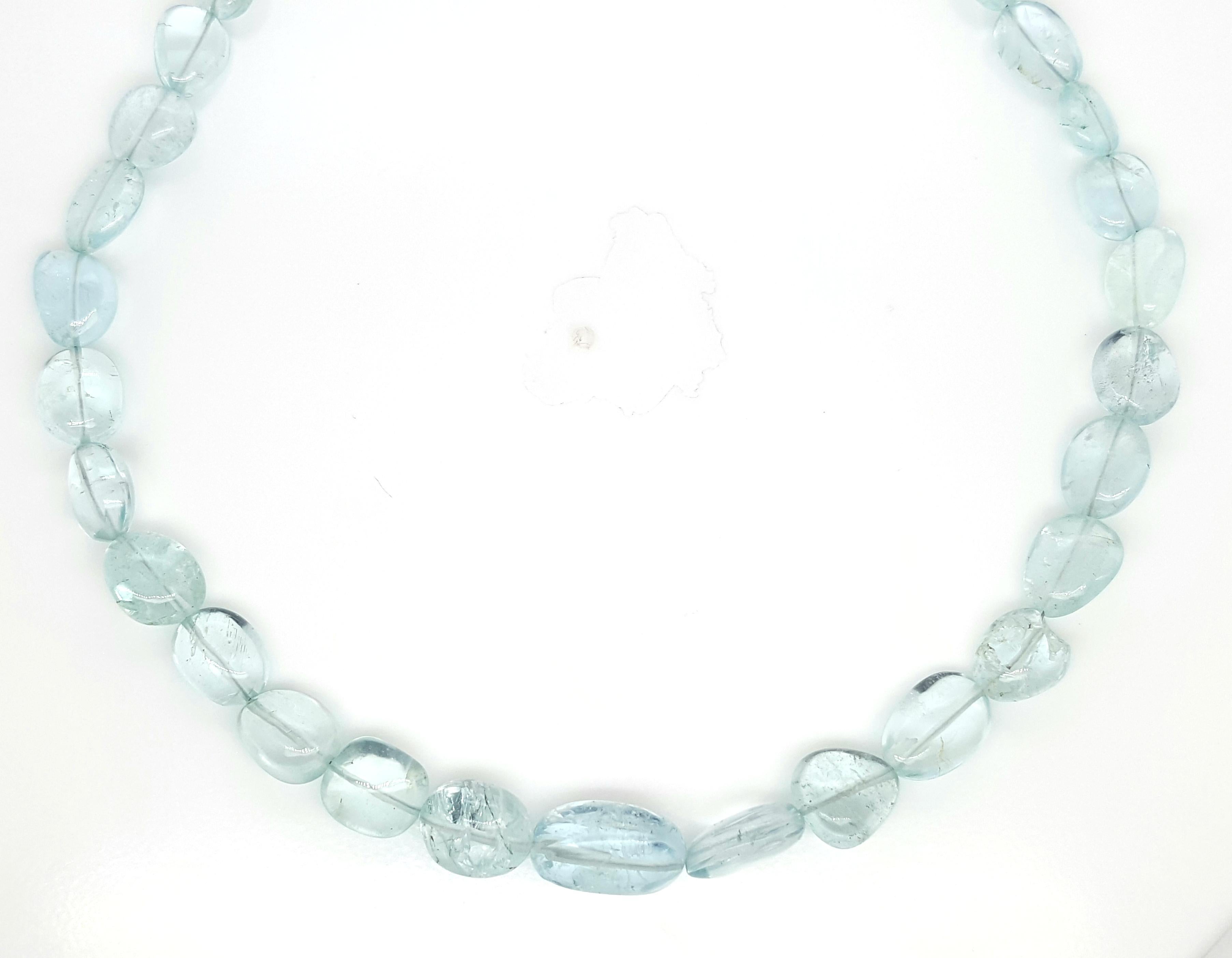  La collana di perline con pepite di acquamarina è assolutamente divina. Le perle di acquamarina hanno un diametro compreso tra 6,45 mm e 12,8 mm. Ogni perlina della collana è di acquamarina naturale. I colori sono molto brillanti e vivaci.  si