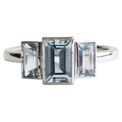 Anello con tre pietre di acquamarina in oro bianco 14k, anello trilogy con baguette, anello Art Deco