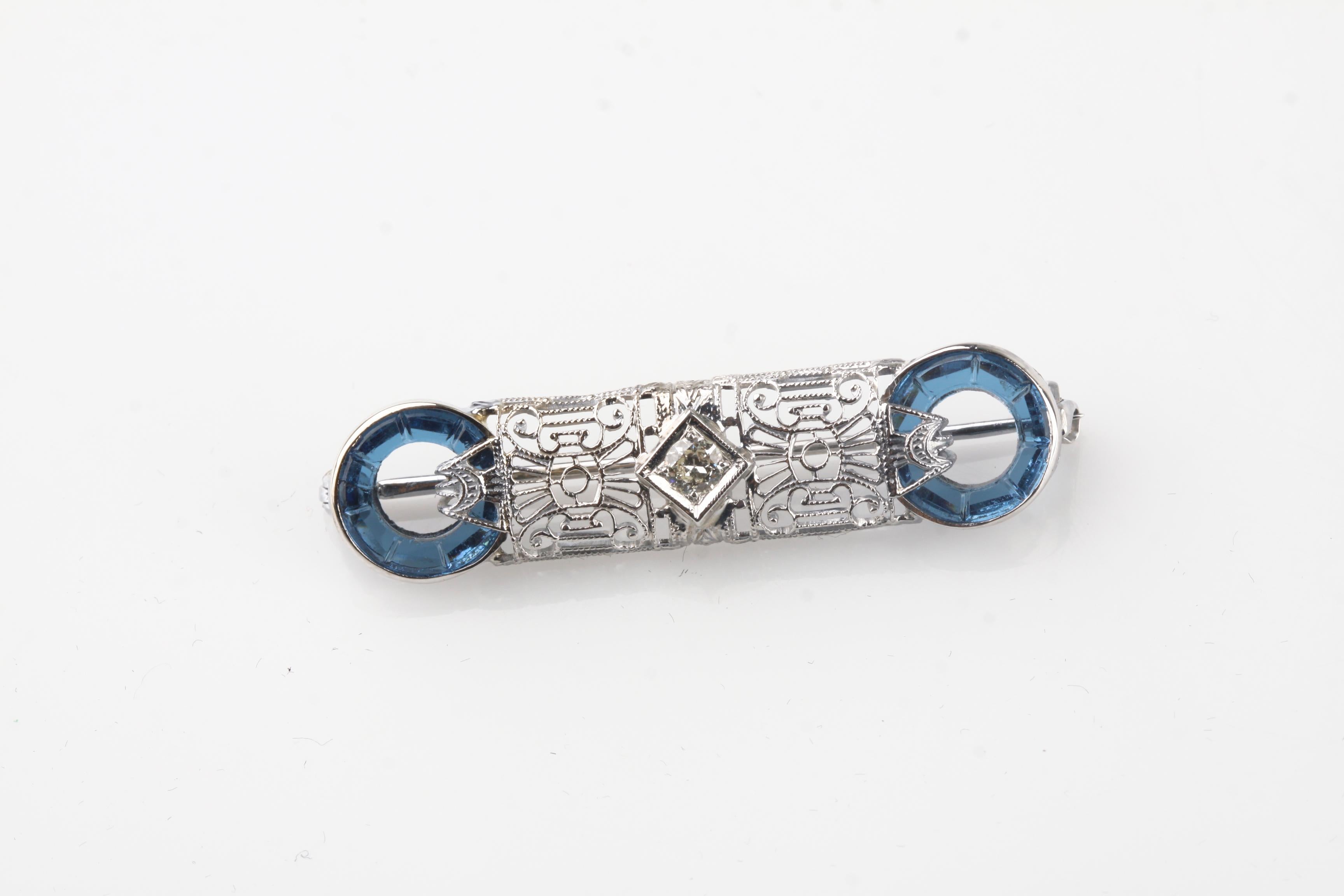 One electronically tested 14KT white gold ladies cast & assembled brooch.
Reminiscent of the jewelry designs from the late Art Deco Period (The Art Moderne) of 1925 to the 1940s.
The Paris Exposition of Decorative Arts and Modern Manufacturers in
