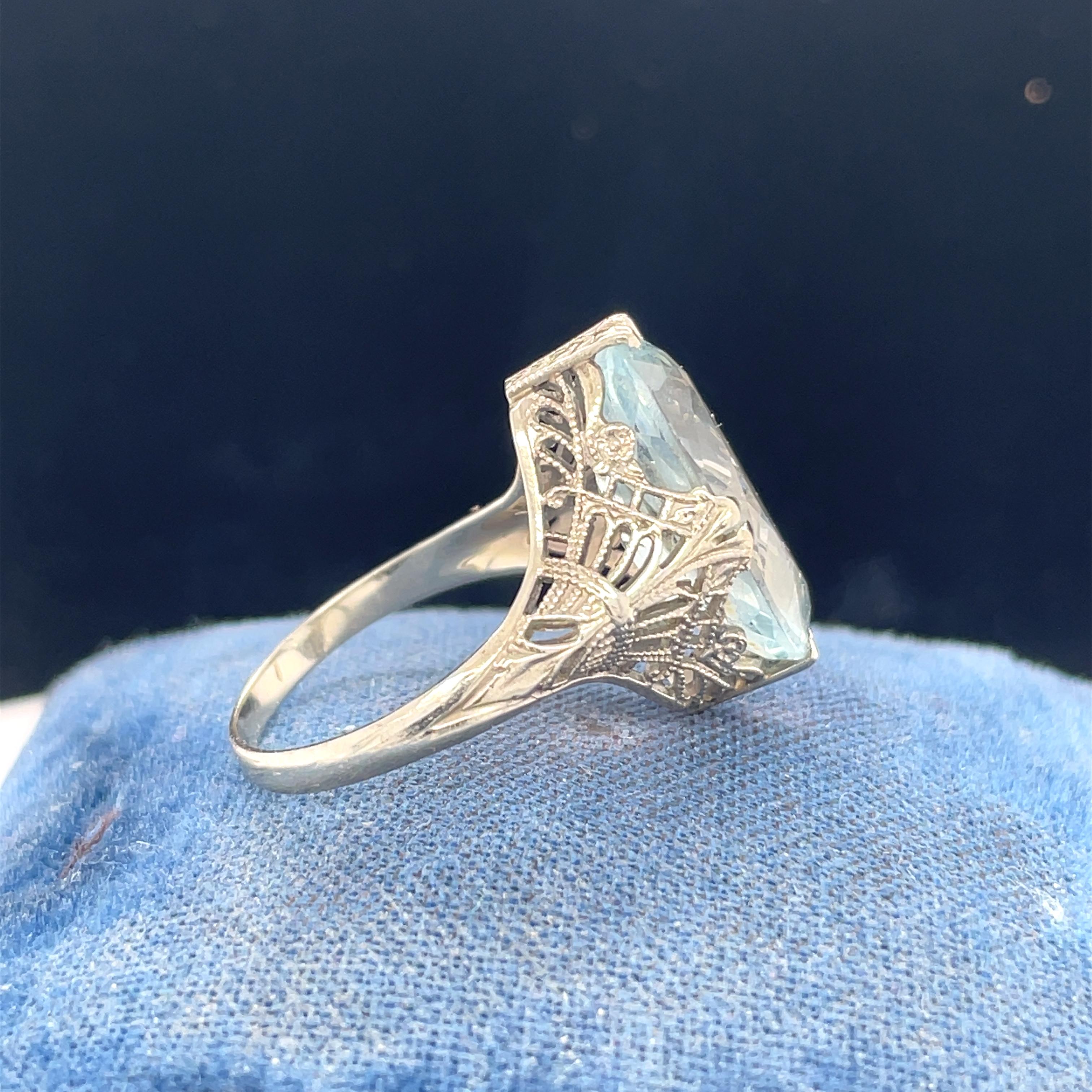 Item Details:
Ring Size: 5.25
Metal Type: 14k White Gold [Hallmarked, and Tested]
Weight: 2.6 grams

Aquamarine Details:
Weight: 4.00ct, total weight
Cut: Oval Mixed Vintage Cut
Color: Blue
Clarity: VS

Finger to Top of Stone Measurement:
