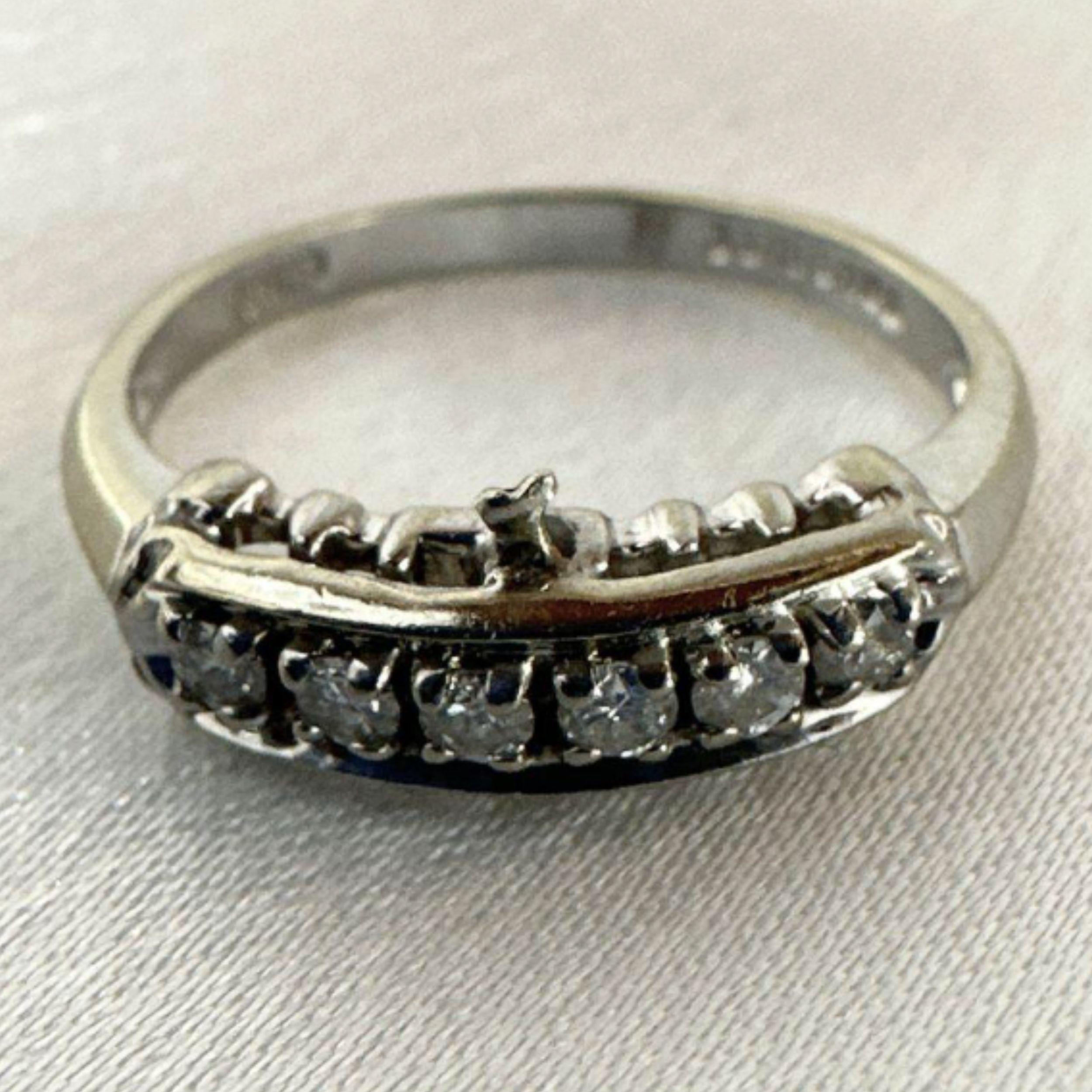 14k White Gold Art Deco Cocktail Brilliant Cut Diamonds Ring for Women Size 6.25 For Sale 7