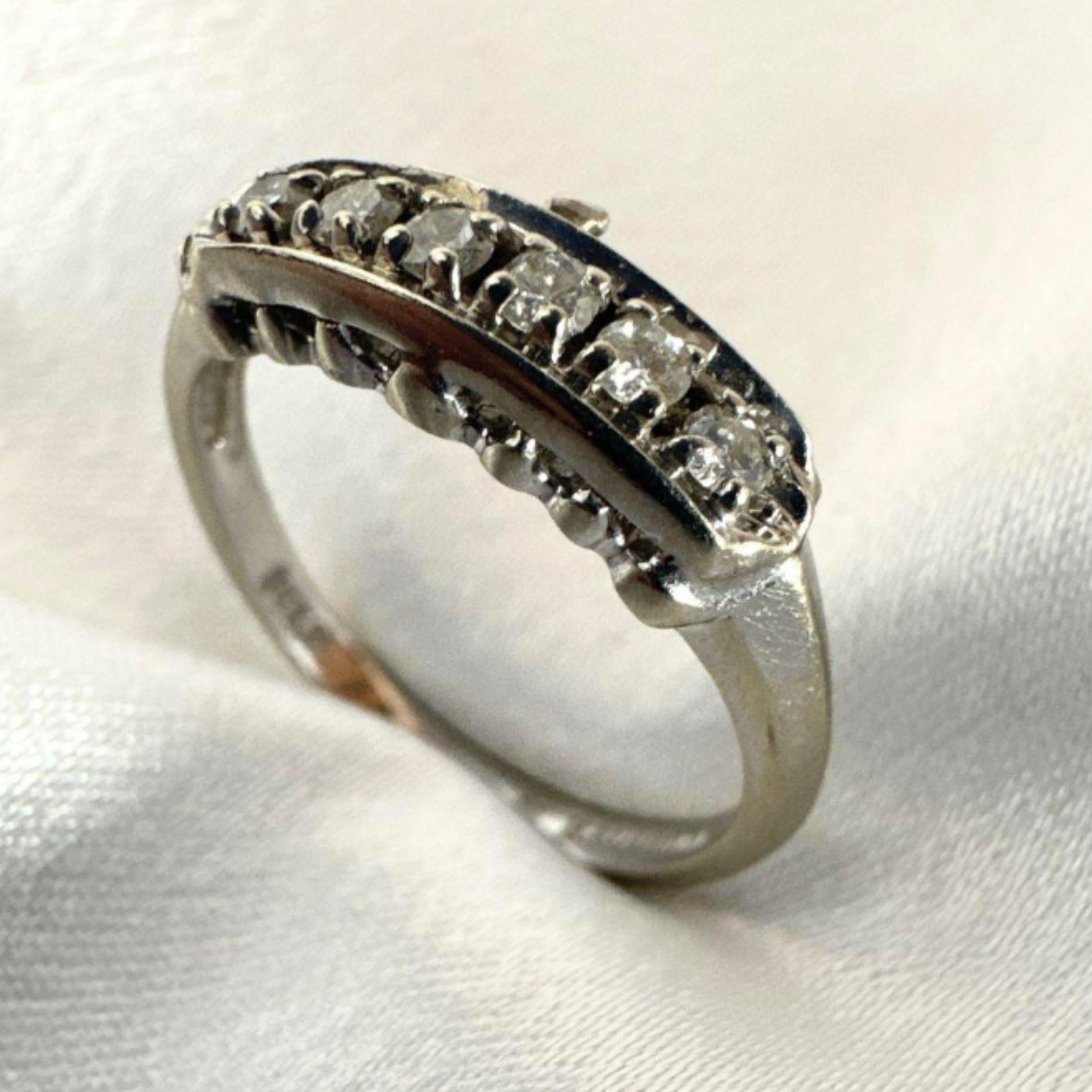 14k White Gold Art Deco Cocktail Brilliant Cut Diamonds Ring for Women Size 6.25 In Excellent Condition For Sale In Jacksonville, FL
