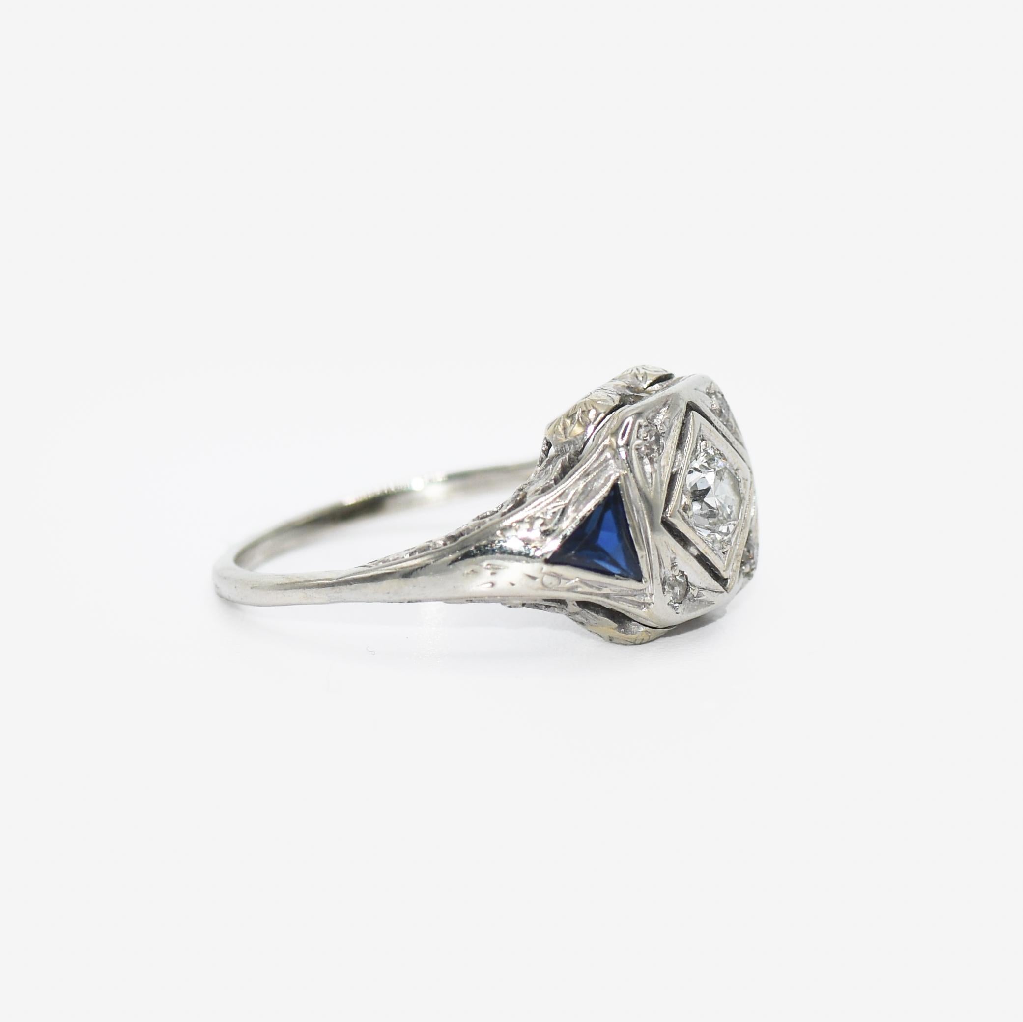 14K White Gold Art Deco Diamond Ring 0.23ct, 2.7g
Ladies vintage art deco diamond and blue spinel ring in 14k white gold setting.
Tests 14k with an electronic tester and weighs 2.7 grams.
The center stone is a transition cut, round diamond, .23