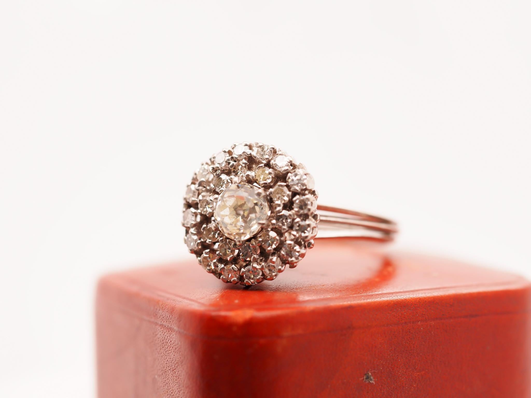 14 Karat Weißgold Art Deco Altminen-Diamant-Cluster-Ring im Angebot 5