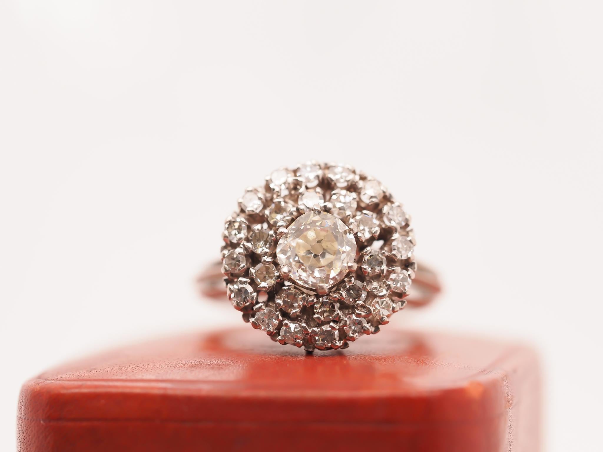 14 Karat Weißgold Art Deco Altminen-Diamant-Cluster-Ring (Art déco) im Angebot