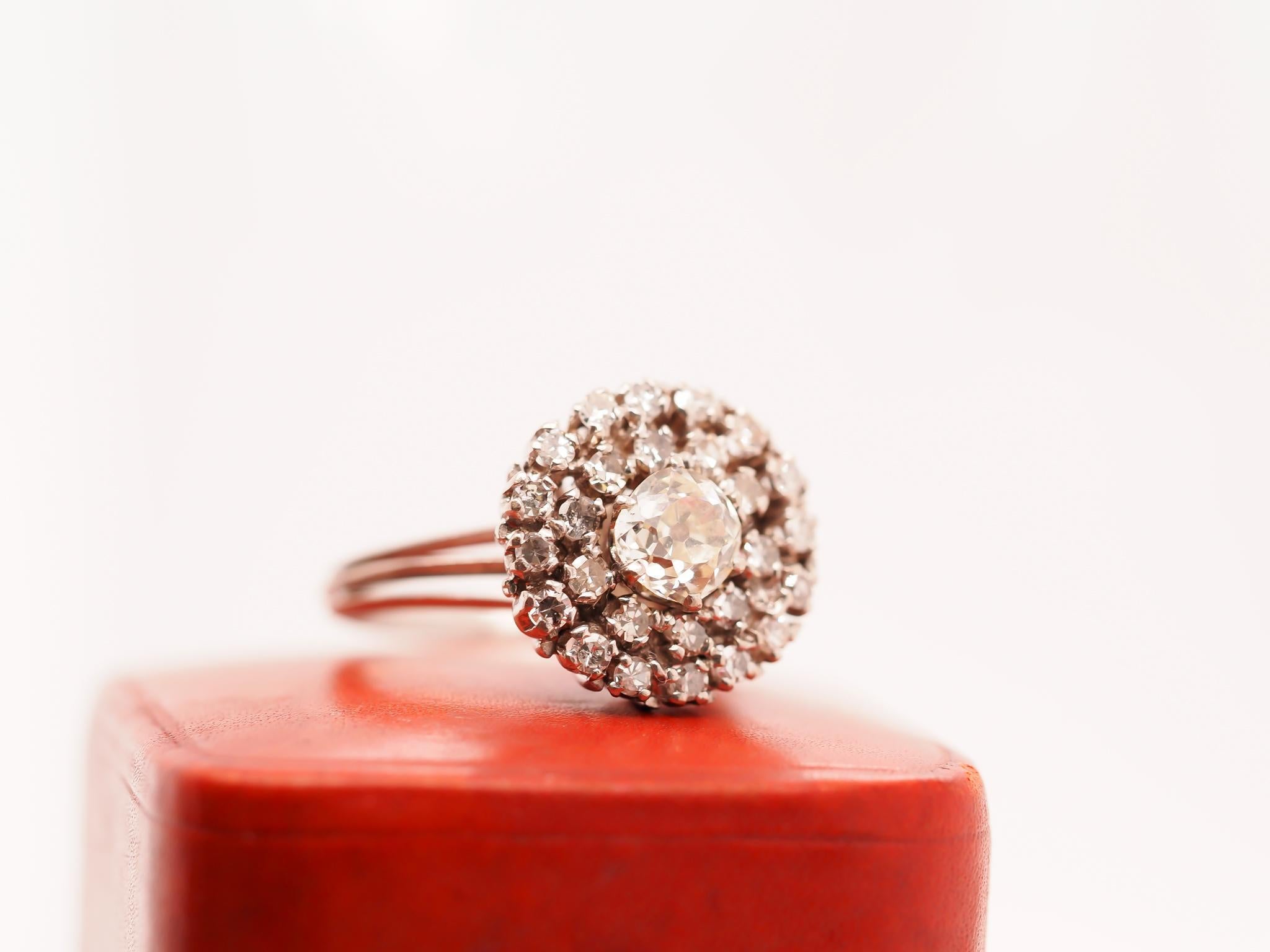 14 Karat Weißgold Art Deco Altminen-Diamant-Cluster-Ring (Alteuropäischer Brillantschliff) im Angebot
