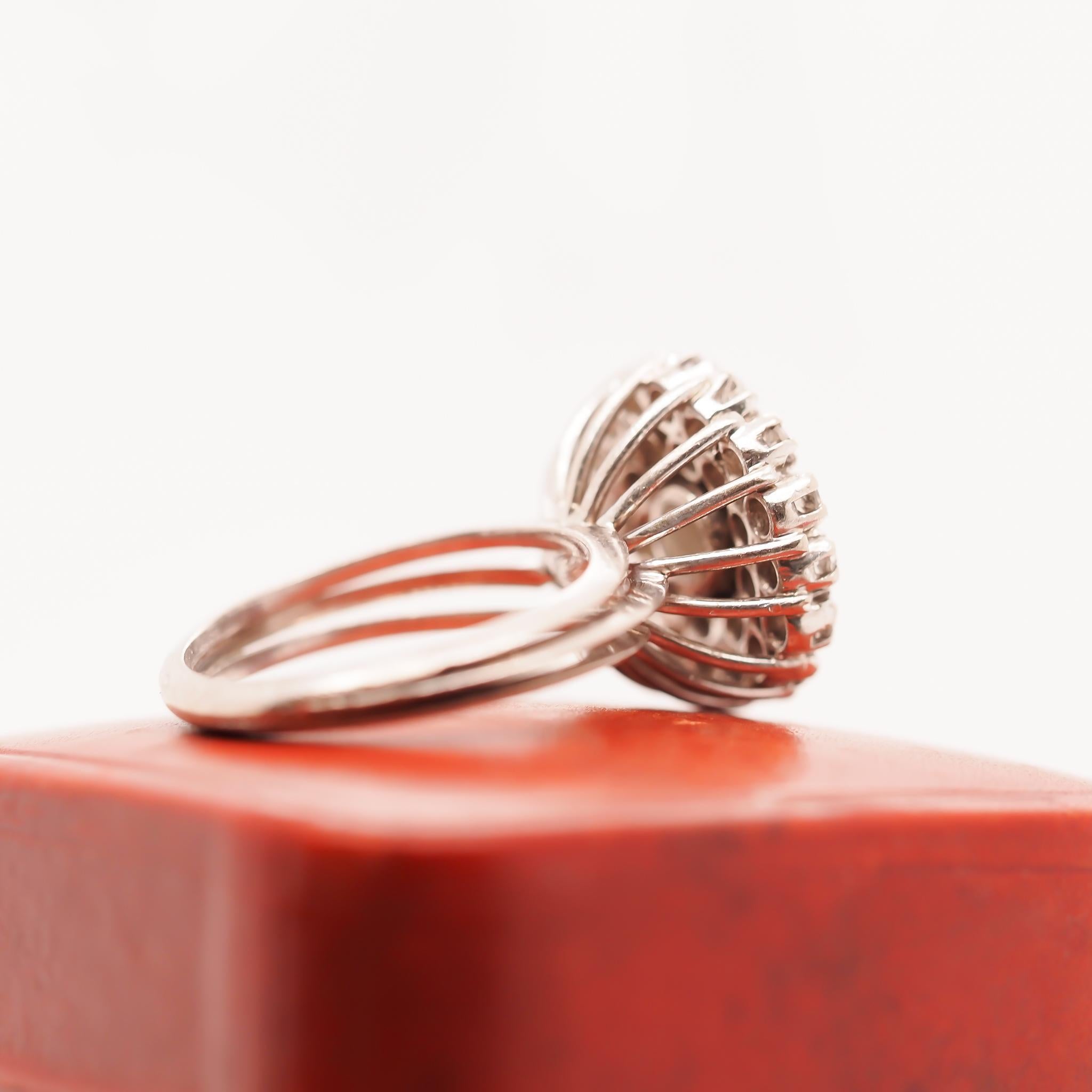 14 Karat Weißgold Art Deco Altminen-Diamant-Cluster-Ring im Angebot 1