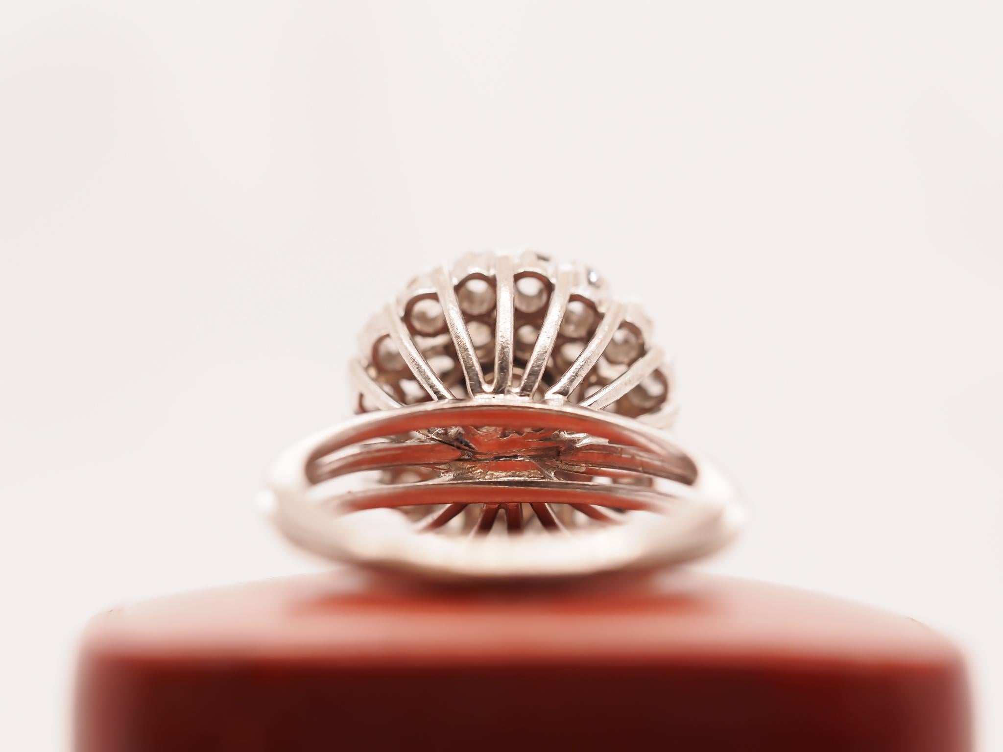 14 Karat Weißgold Art Deco Altminen-Diamant-Cluster-Ring im Angebot 2