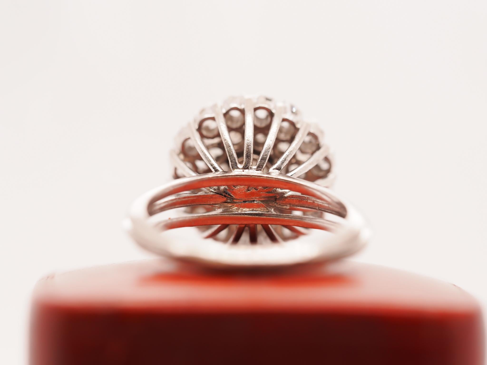 14 Karat Weißgold Art Deco Altminen-Diamant-Cluster-Ring im Angebot 3