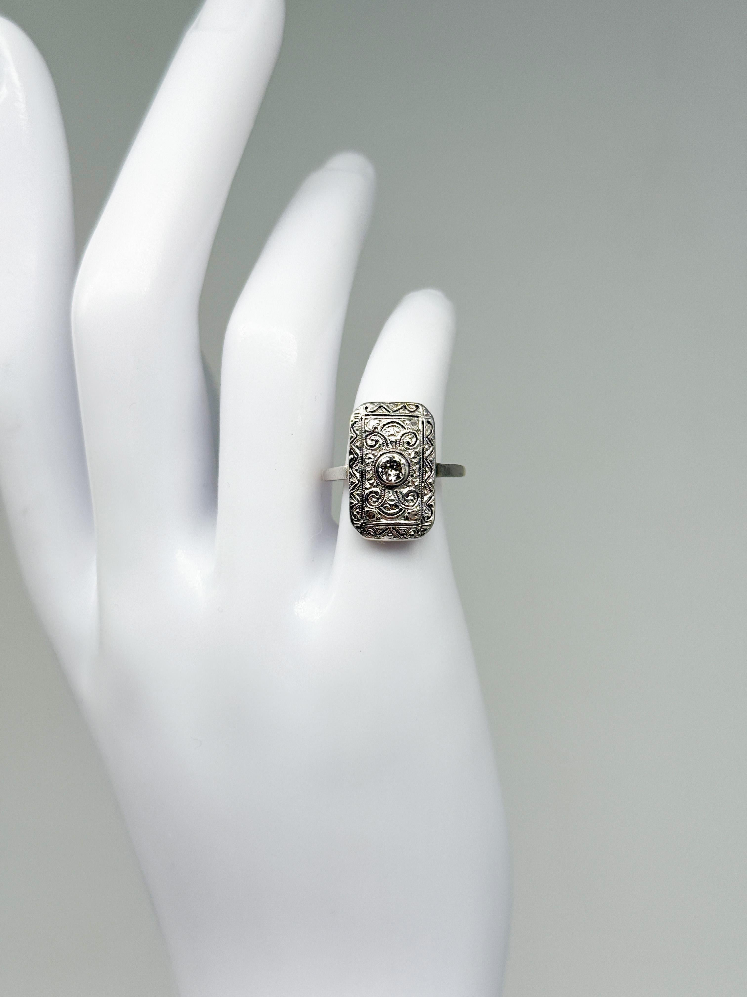 14K White Gold Art Deco Ring with Diamonds; Certificate Included In condizioni buone in vendita a Berlin, DE