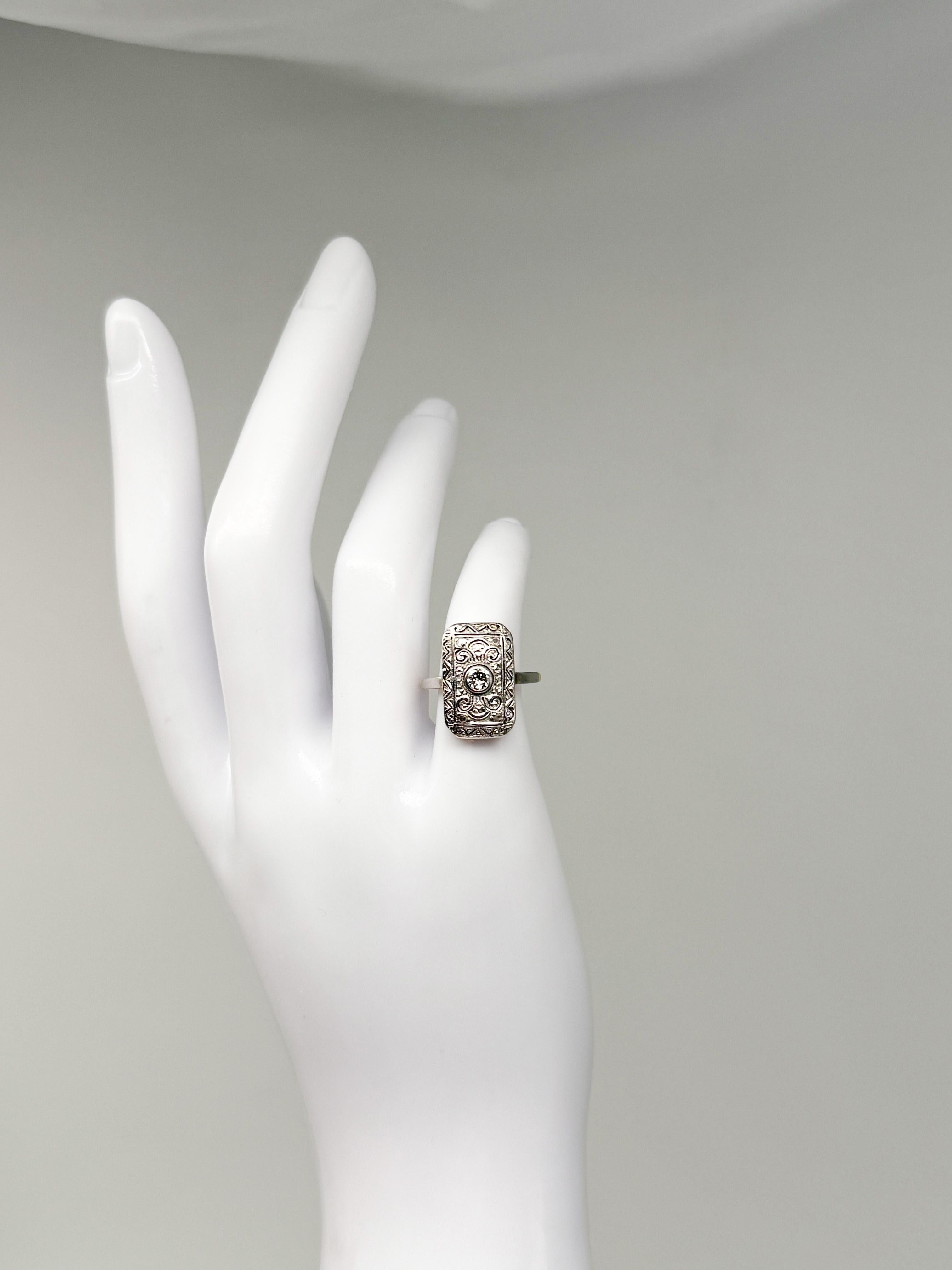 14K White Gold Art Deco Ring with Diamonds; Certificate Included in vendita 2