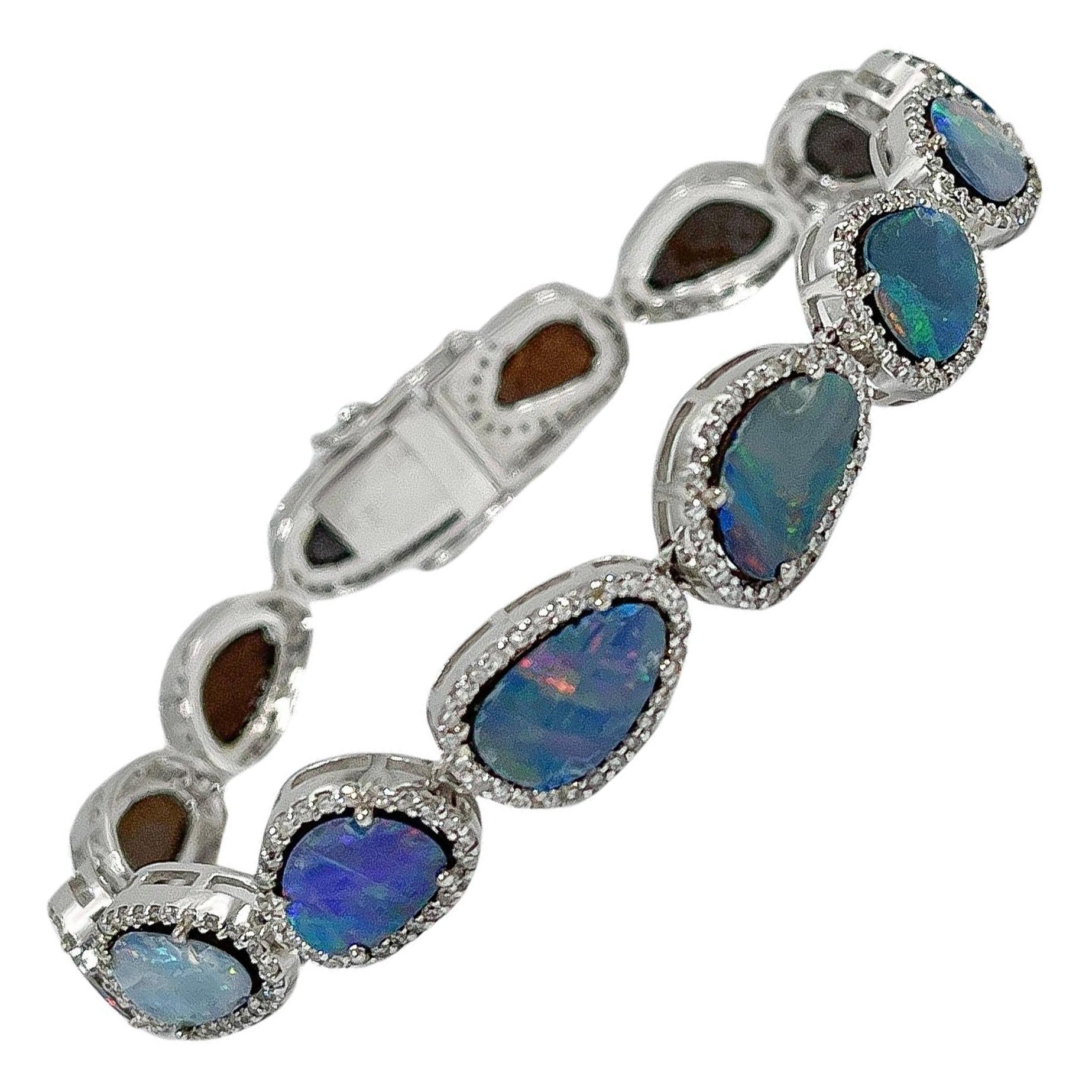 Armband aus 14 Karat Weißgold mit australischem Opal und 2 Karat Diamanten