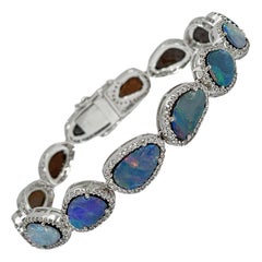 Armband aus 14 Karat Weißgold mit australischem Opal und 2 Karat Diamanten
