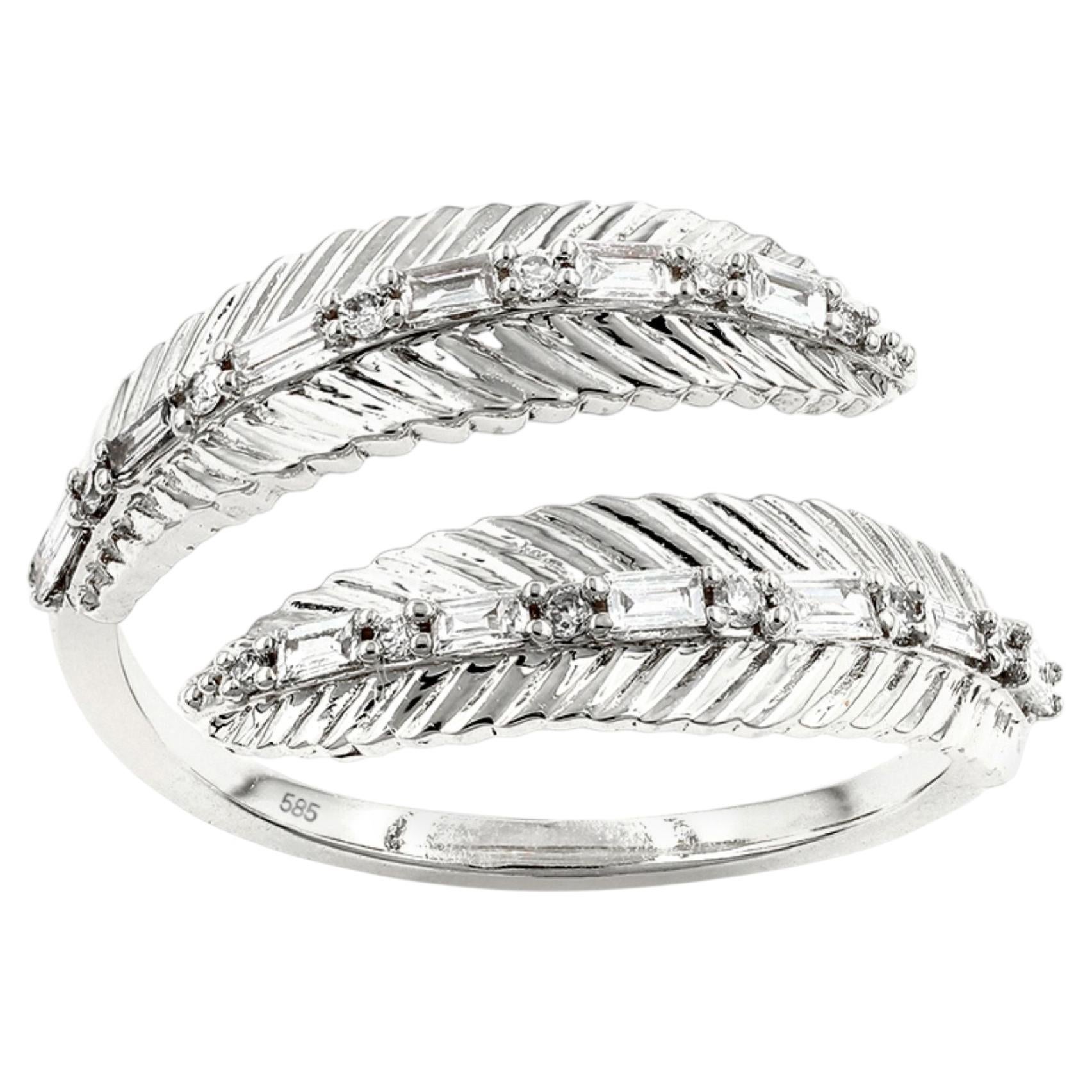 Anillo Bypass Pluma de Oro Blanco de 14 K con Diamantes talla Baguette y Redonda