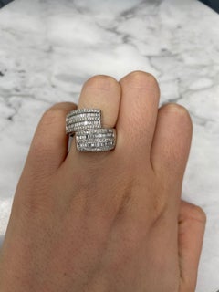 14k White Gold Baguette and Round Cut Diamond Ring