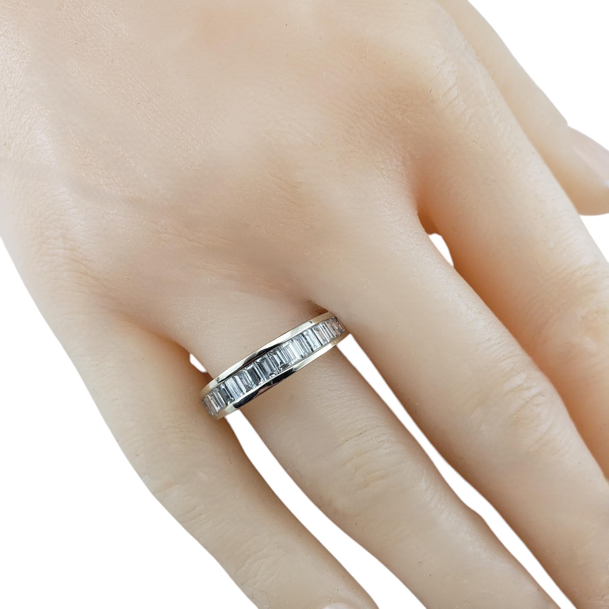 Anillo de oro blanco de 14 quilates con diamante baguette talla 9,5 #19851 en venta 2