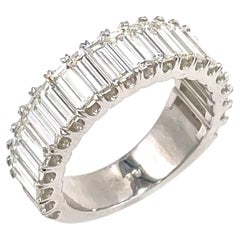 Ringring aus 14 Karat Weißgold mit Baguette-Diamant