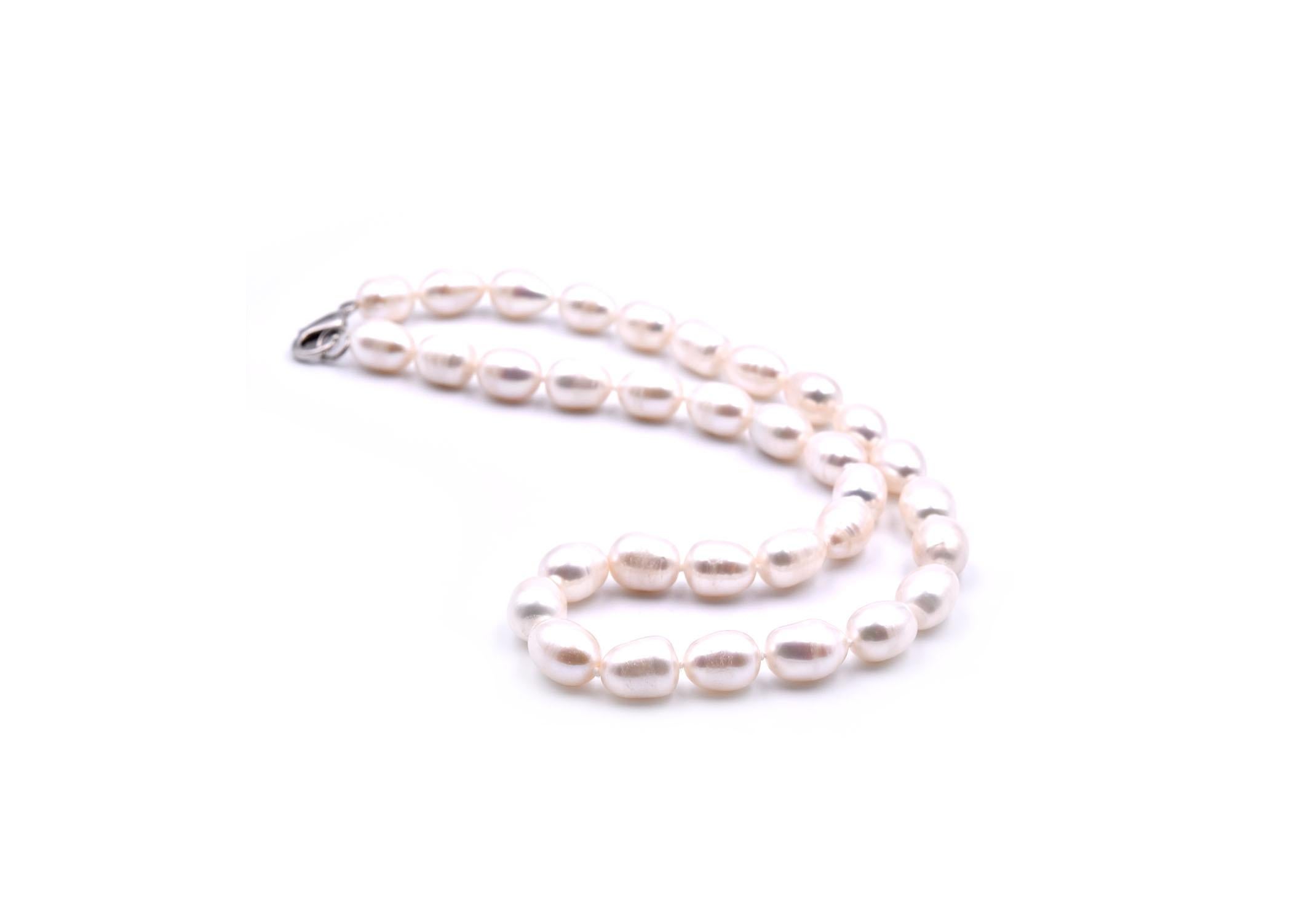 14 Karat White Gold Banded Freshwater Pearl Necklace In Excellent Condition For Sale In Scottsdale, AZ