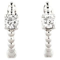 Pendientes de aro con cuentas de oro blanco de 14 quilates y detalles de diamantes solitarios