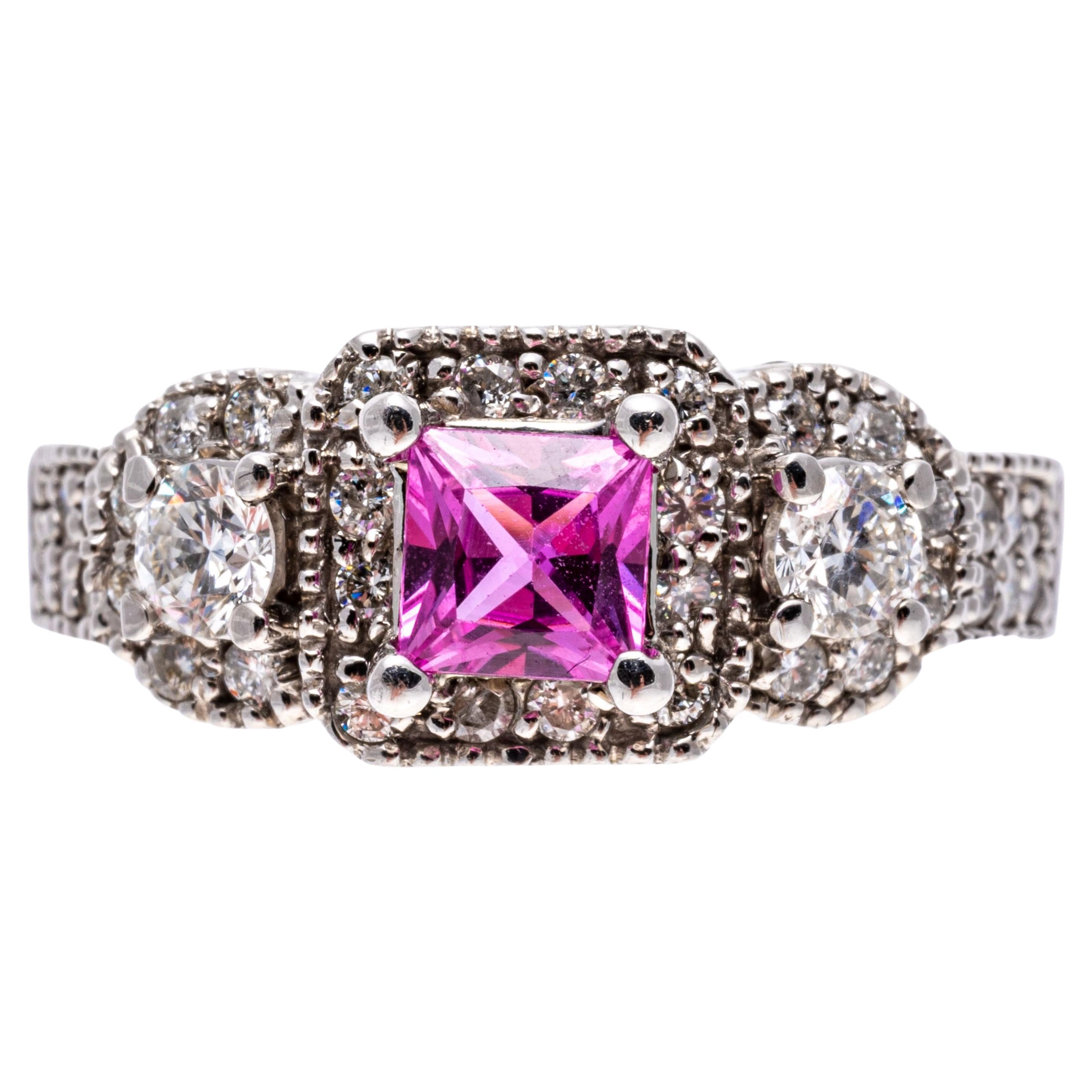14 Karat Weißgold Halo-Ring mit verschnörkeltem rosa Saphir und Diamant