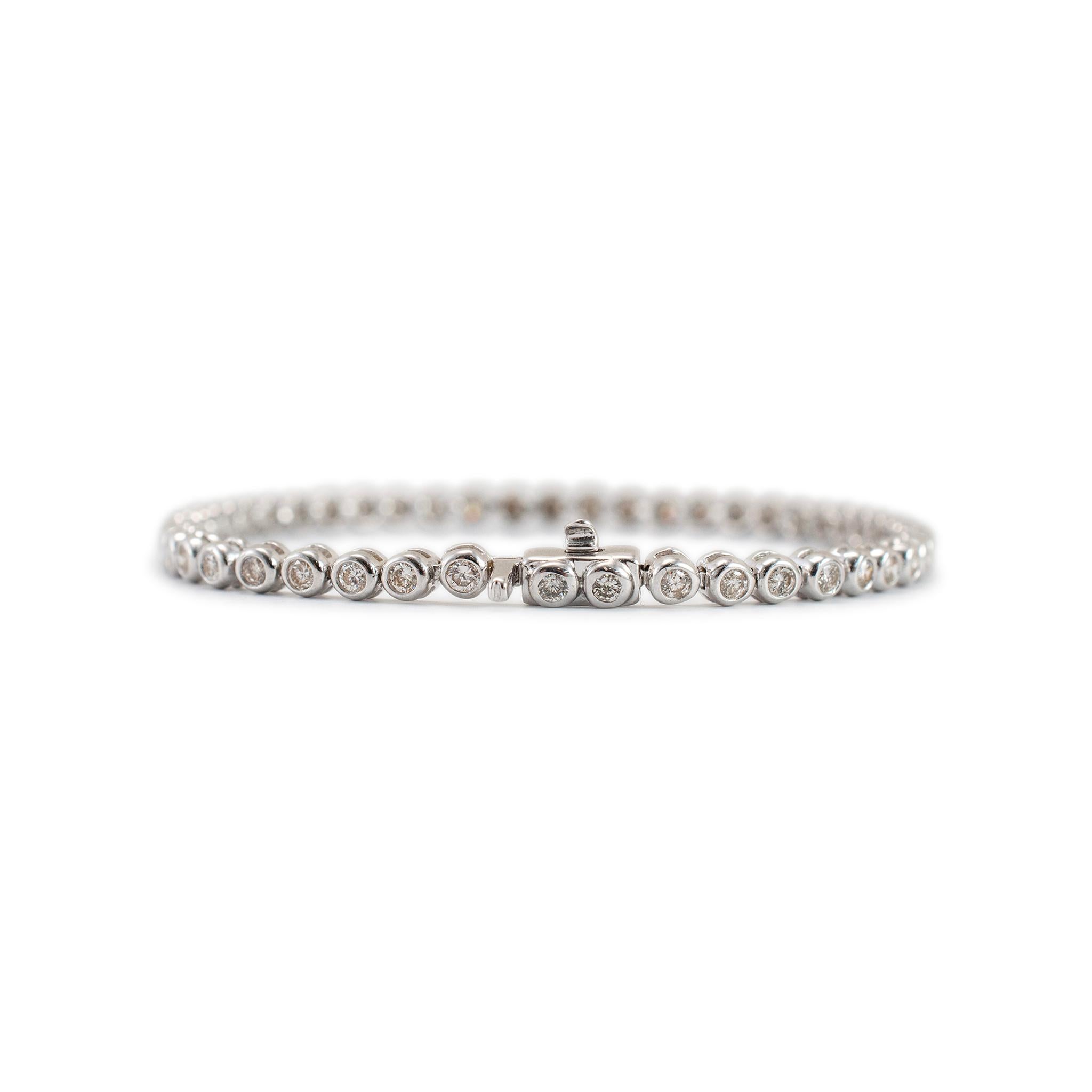 Round Cut 14K White Gold Bezel Set 1.94ct Diamond Tennis Bracelet For Sale