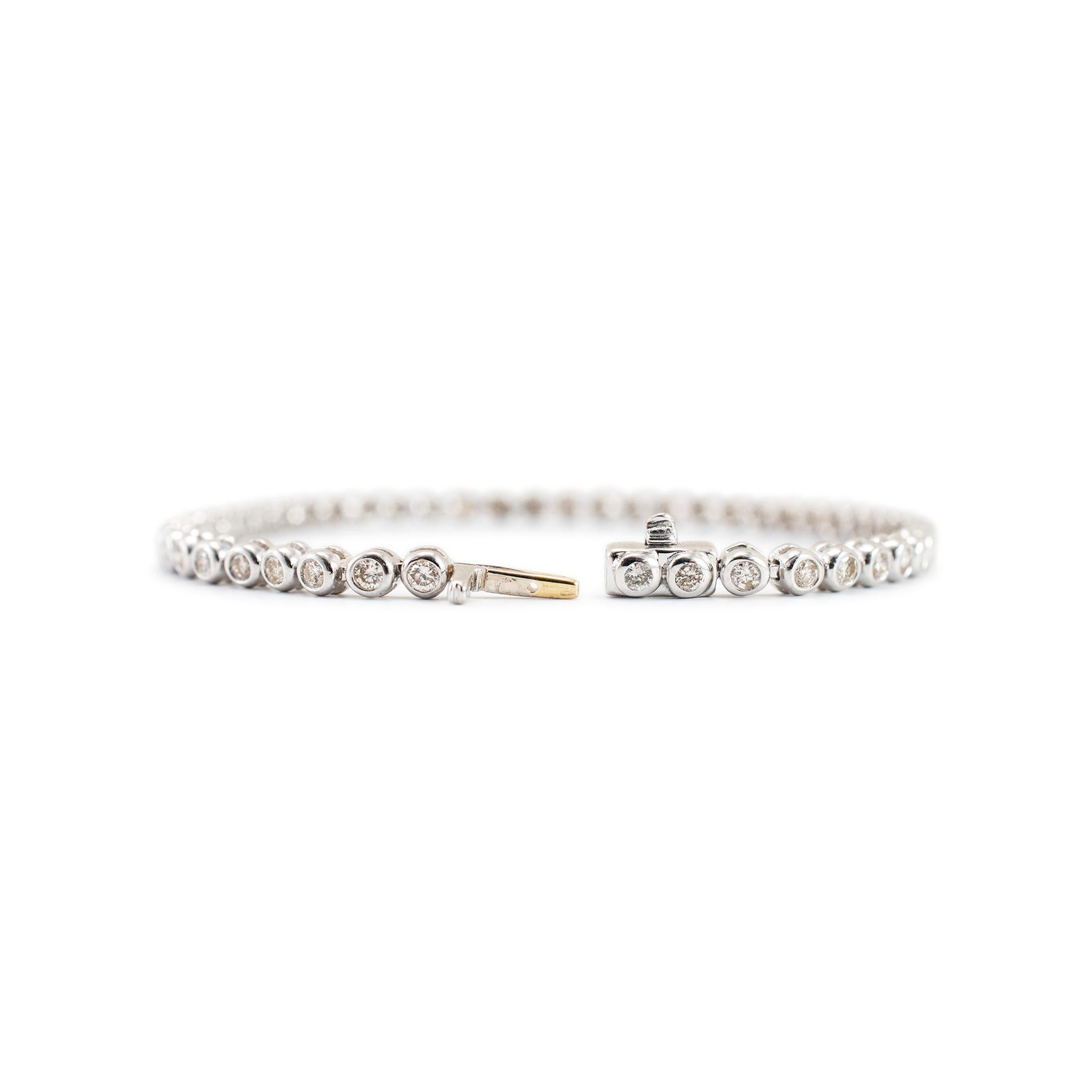 14K White Gold Bezel Set 1.94ct Diamond Tennis Bracelet For Sale 1