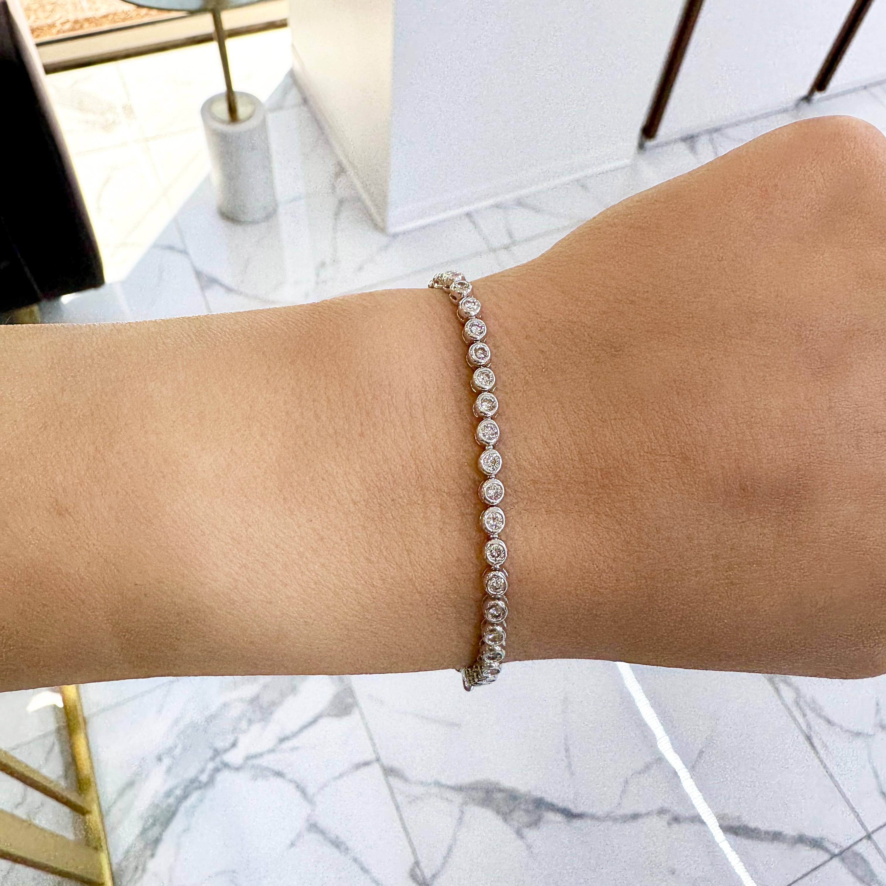 14K White Gold Bezel Set 1.94ct Diamond Tennis Bracelet For Sale 2