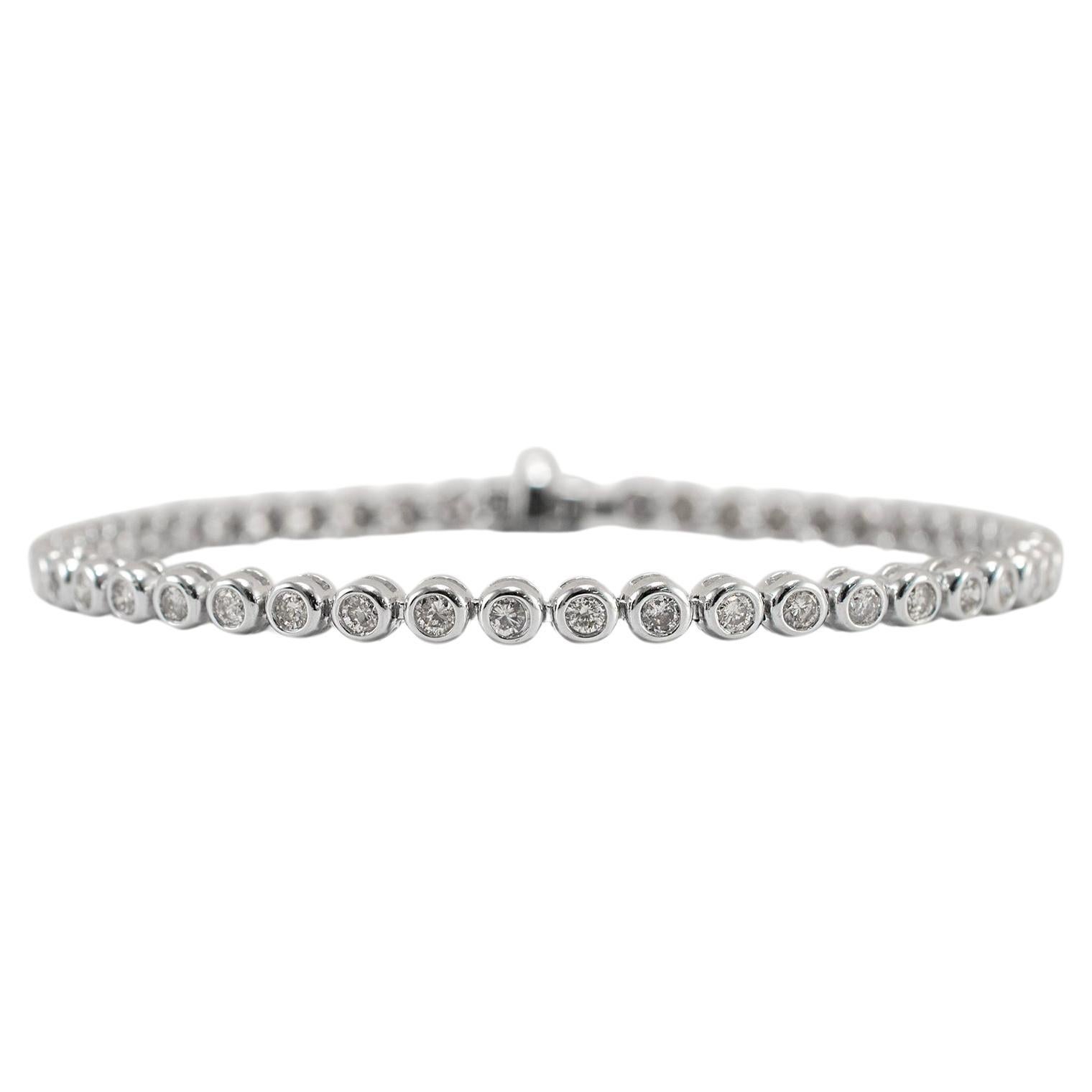 Bracciale tennis in oro bianco 14K con castone e diamanti incastonati da 1,94 carati