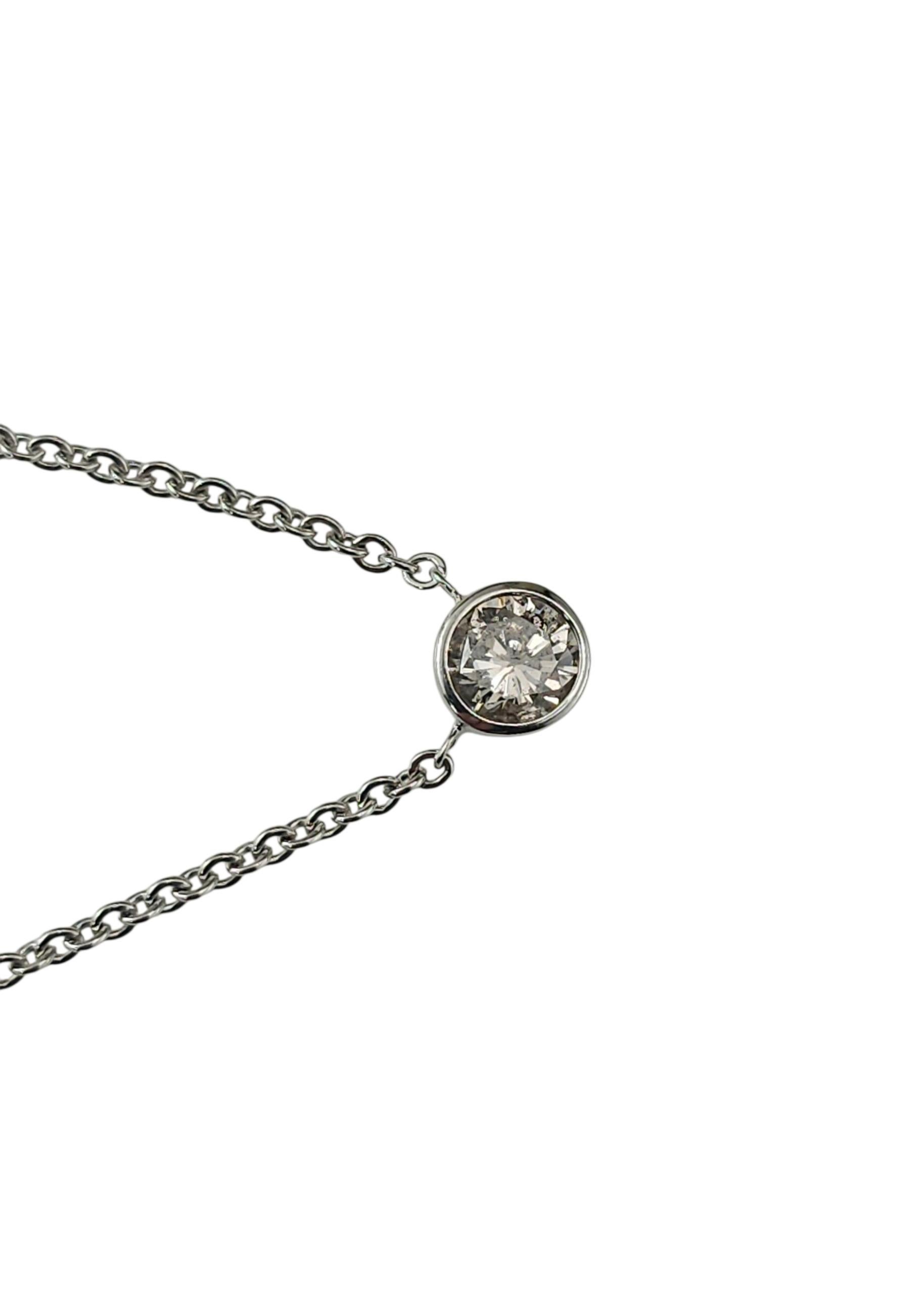 Contemporaneo Collana con solitario di diamanti incastonati in oro bianco 14K #23767 in vendita