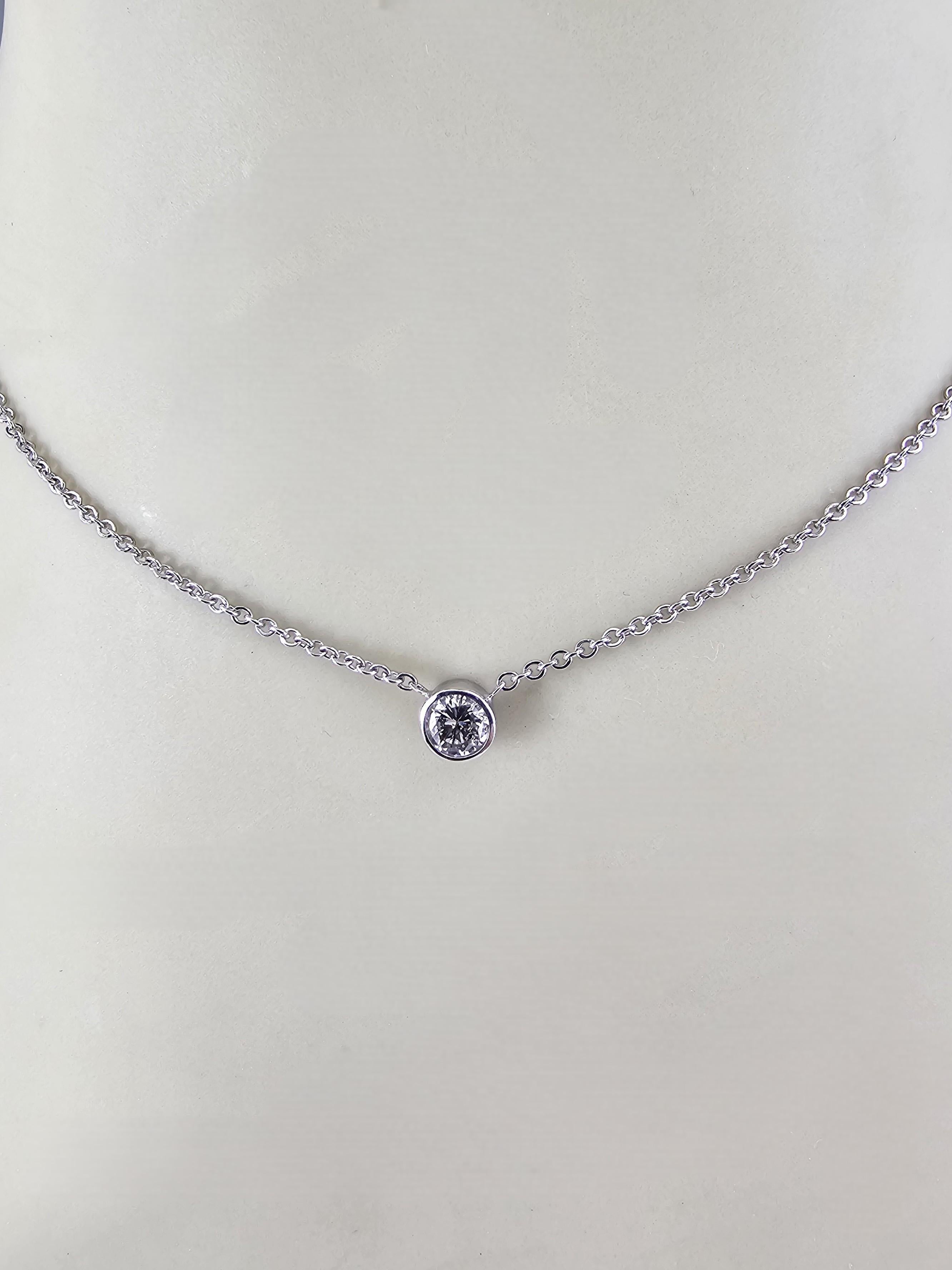 Collana con solitario di diamanti incastonati in oro bianco 14K #23767 in vendita 1