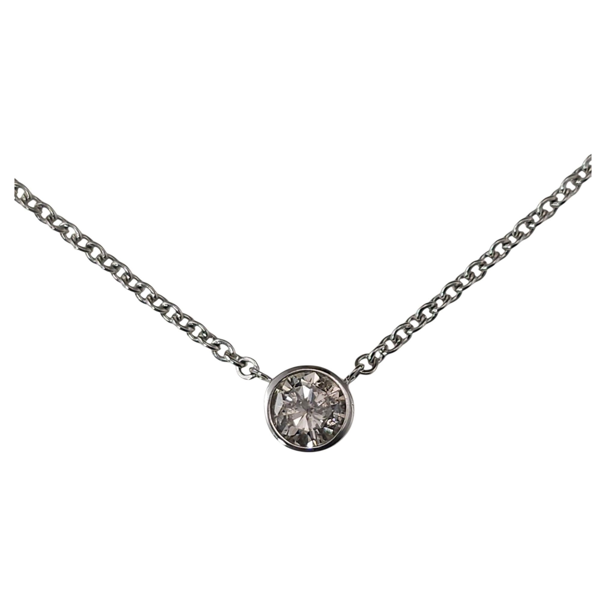 Collana con solitario di diamanti incastonati in oro bianco 14K #23767