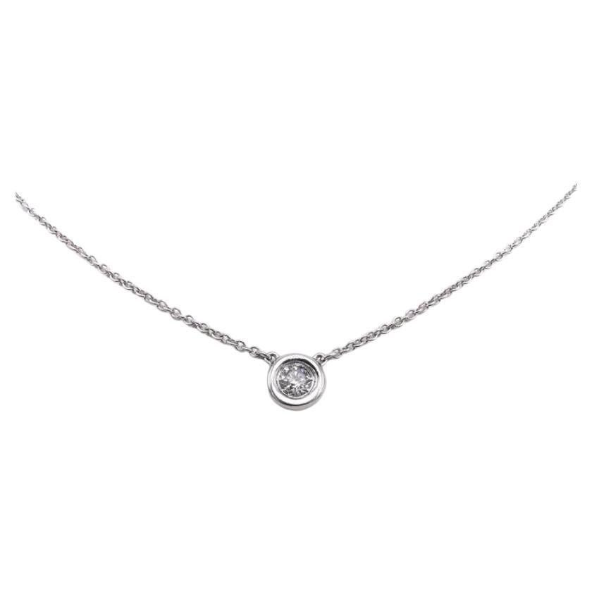 Collier solitaire en or blanc 14K avec diamants sertis à la lunette