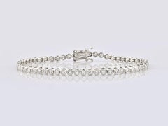 Bracelet de tennis en or blanc 14K serti d'un chaton de diamants