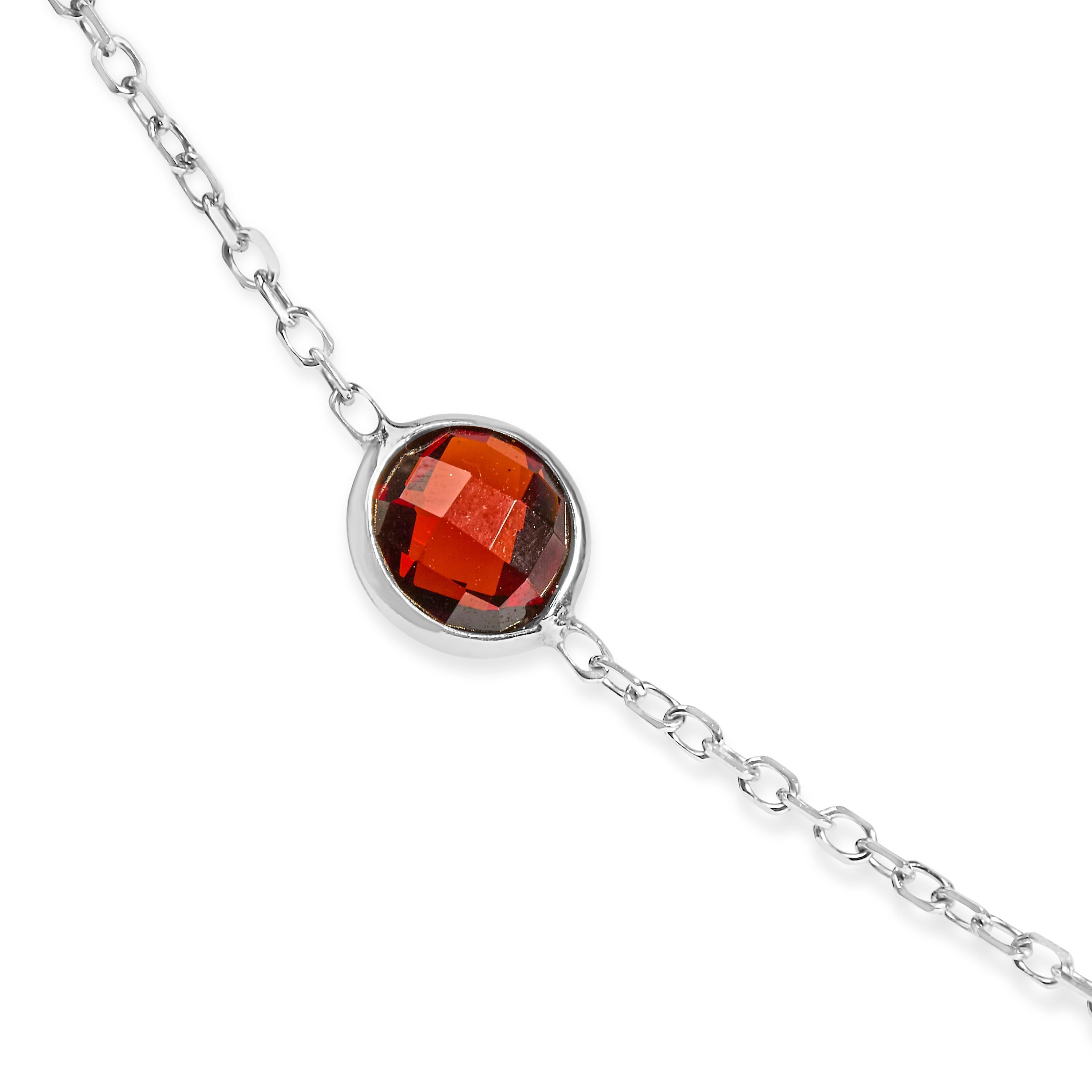 Immergiti nella bellezza di una collana in oro bianco 14K, racchiusa ad arte in una radiosa rodiatura per una brillantezza duratura. Questo pezzo è dotato di una catena a cavo regolabile finemente lavorata, progettata magistralmente per estendersi
