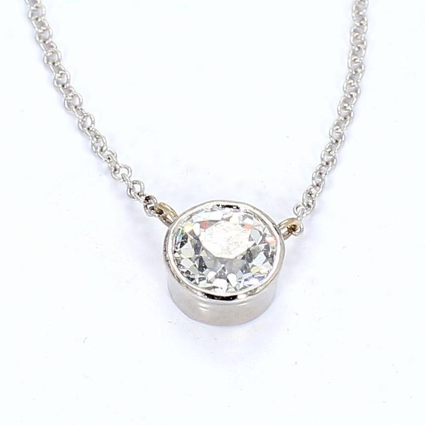 Dies ist eine einfache 14k Weißgold Lünette gesetzt Diamant auf einem 18in Kette.

- Stein-Infos -
1x Alter europäischer Schliff, SI1/H 5mm ~0,75ct

Gesamtgewicht - 1.66g