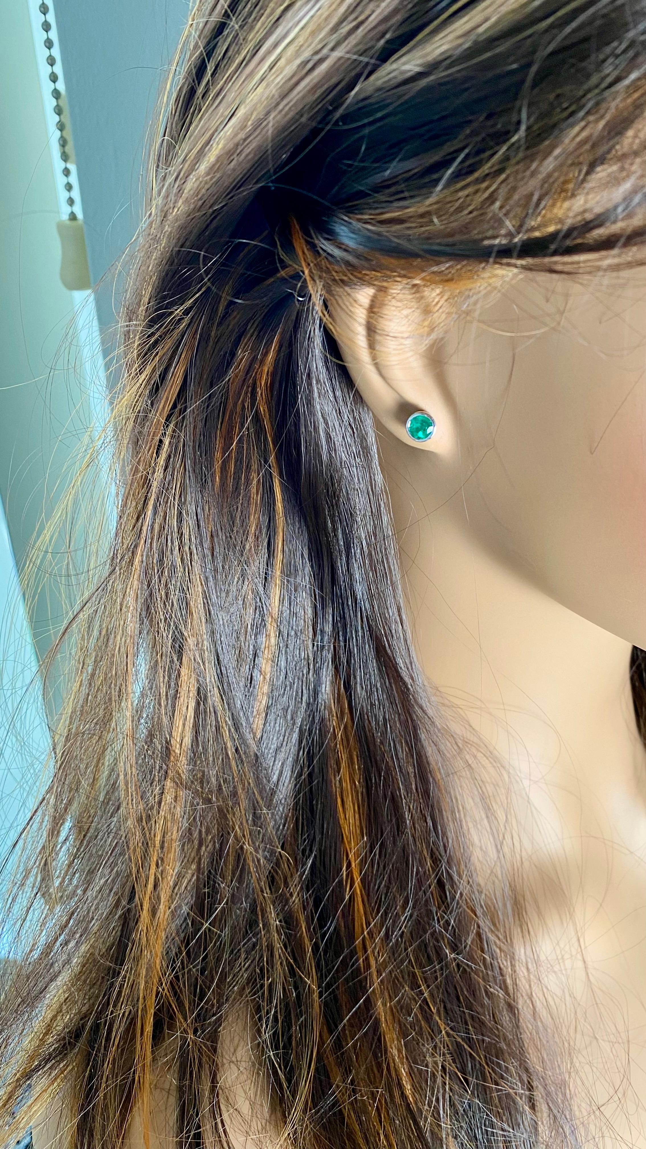Round Cut 14K White Gold Bezel-Set Round Emerald Earrings 1.15 Carats Screw Back Closure For Sale