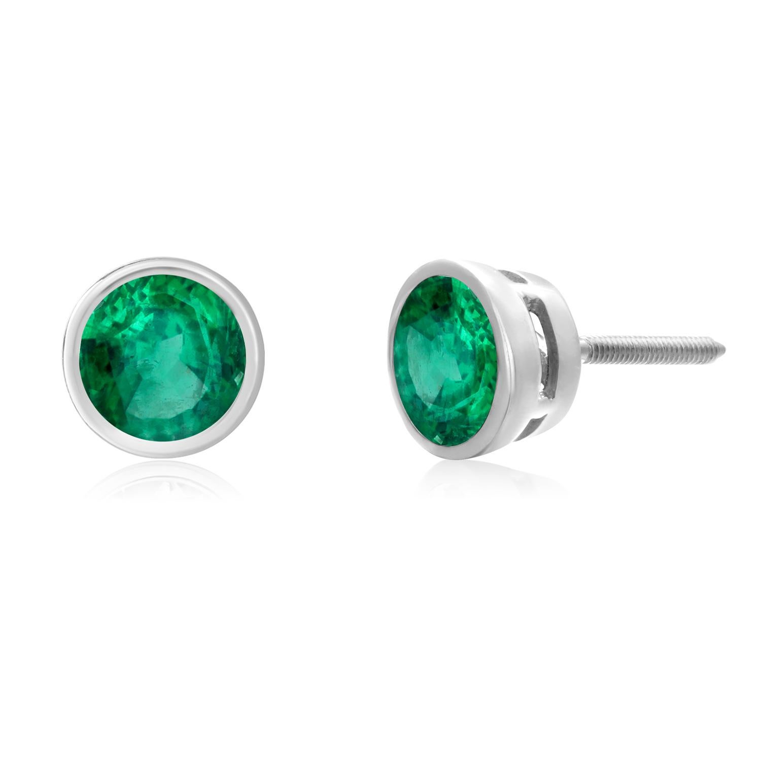14K White Gold Bezel-Set Round Emerald Earrings 1.15 Carats Screw Back Closure For Sale 5