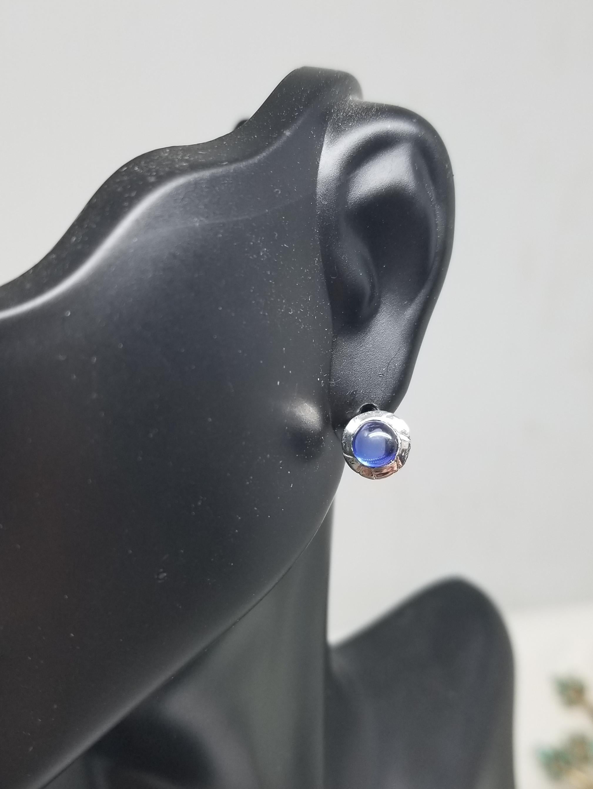 14 Karat White Gold Bezel Set Sapphire Cabochon Cut Earrings In New Condition In Los Angeles, CA