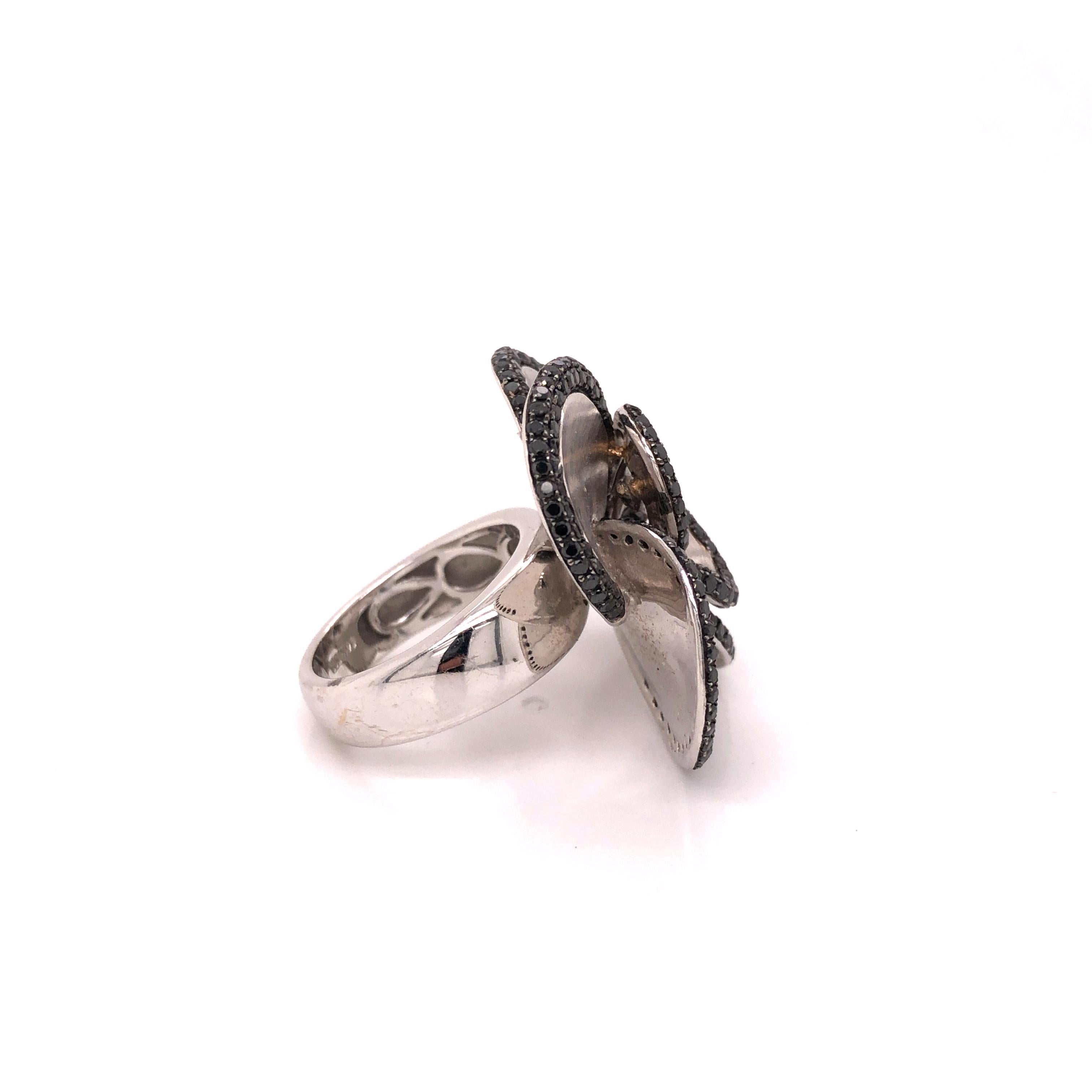 14 Karat White Gold Black Diamond Floral Cocktail Ring In New Condition For Sale In New York, NY