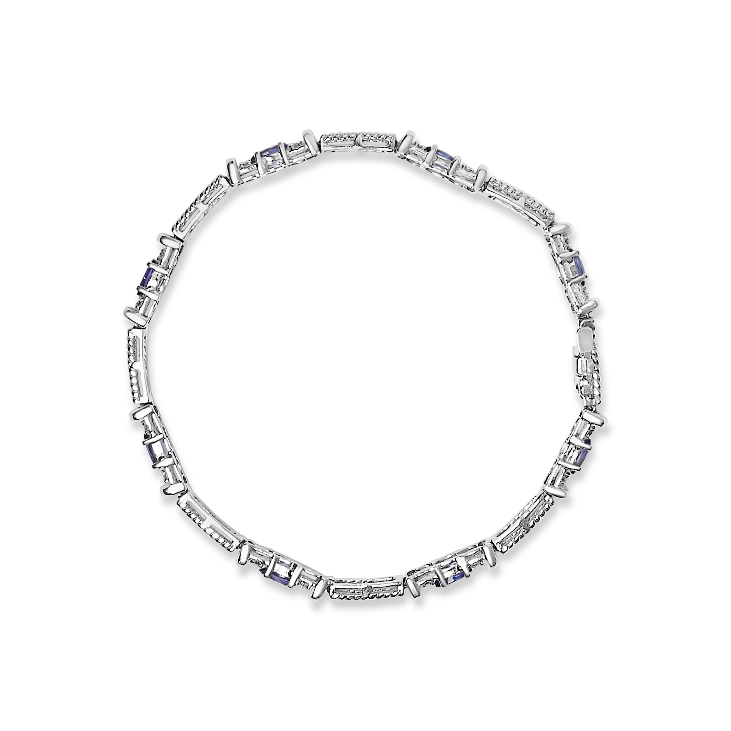 Moderne Bracelet à maillons style cordon en or blanc 14 carats avec tanzanite bleue pourpre et diamants en vente