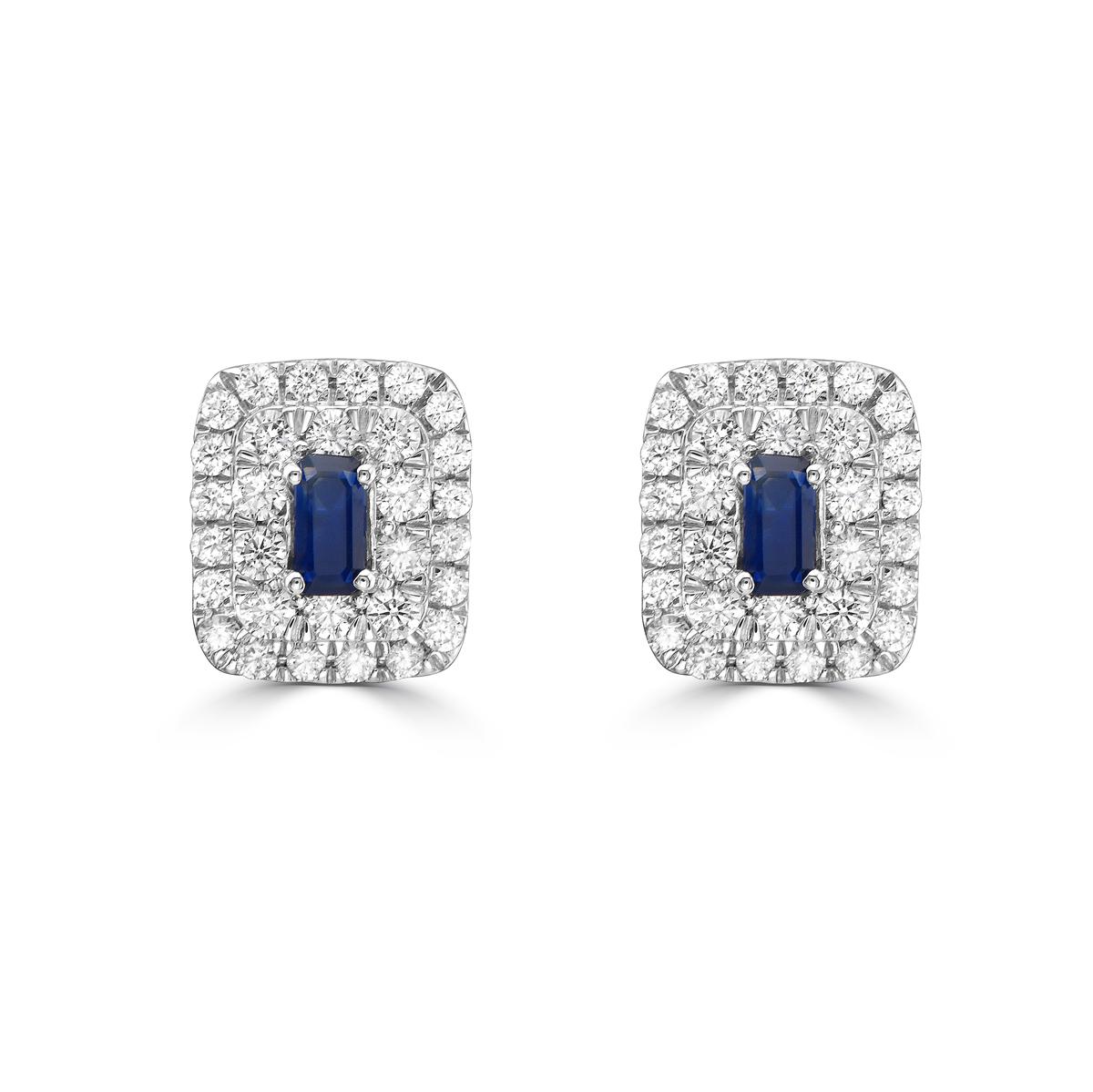 Gönnen Sie sich Luxus mit unseren Doppelhalo-Ohrsteckern mit blauem Saphir und Diamanten im Baguette-Format. Diese Ohrringe mit blauen Saphiren im Baguetteschliff strahlen Raffinesse und Exklusivität aus. Das schillernde Doppelhalo-Design mit