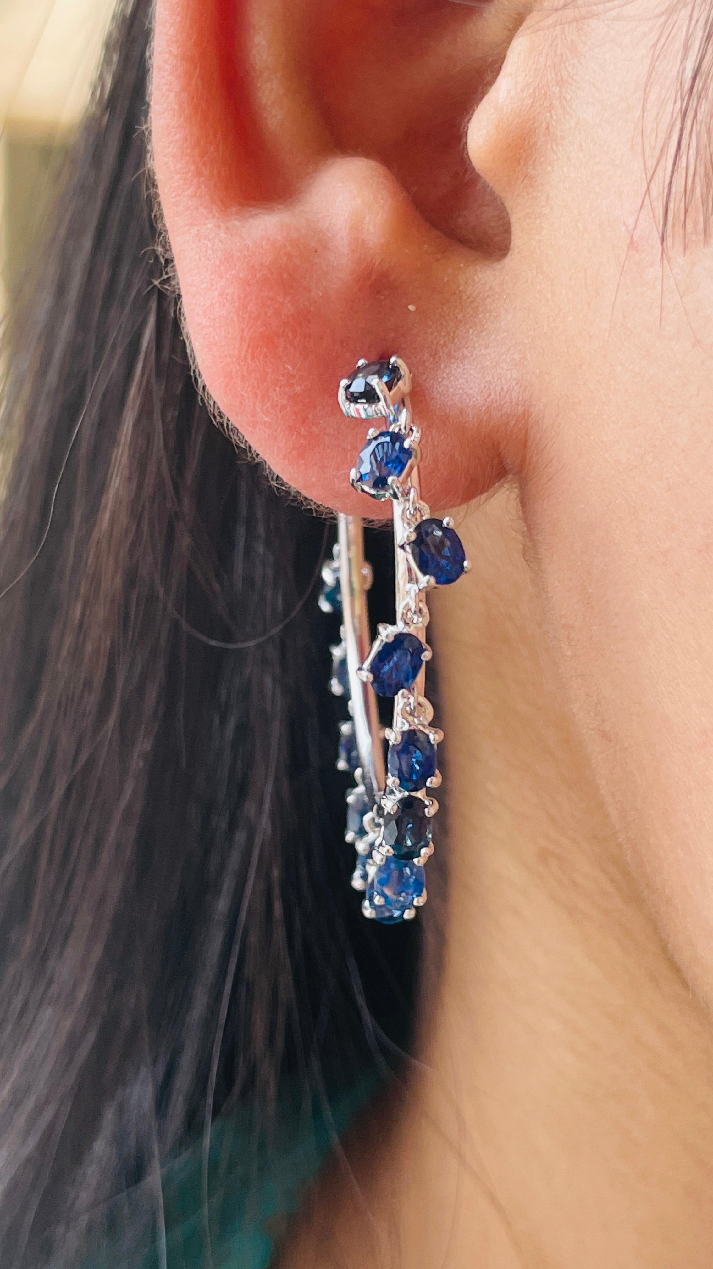14K White Gold Blue Sapphire Designer Hoop Earrings In New Condition For Sale In Houston, TX