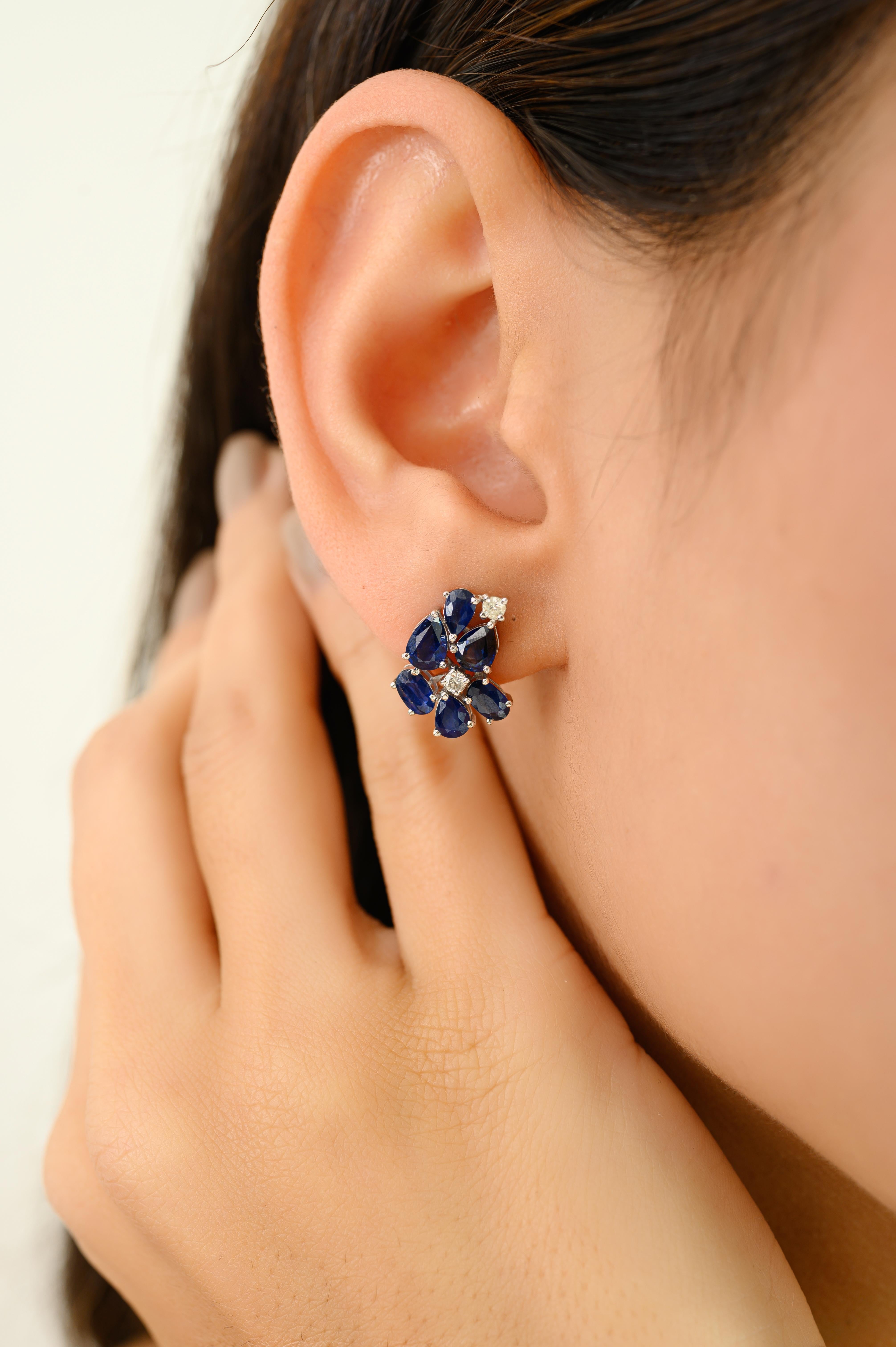 Donna 14k White Gold Blue Sapphires & Diamond Cluster Stud Earrings in Floral Design in vendita