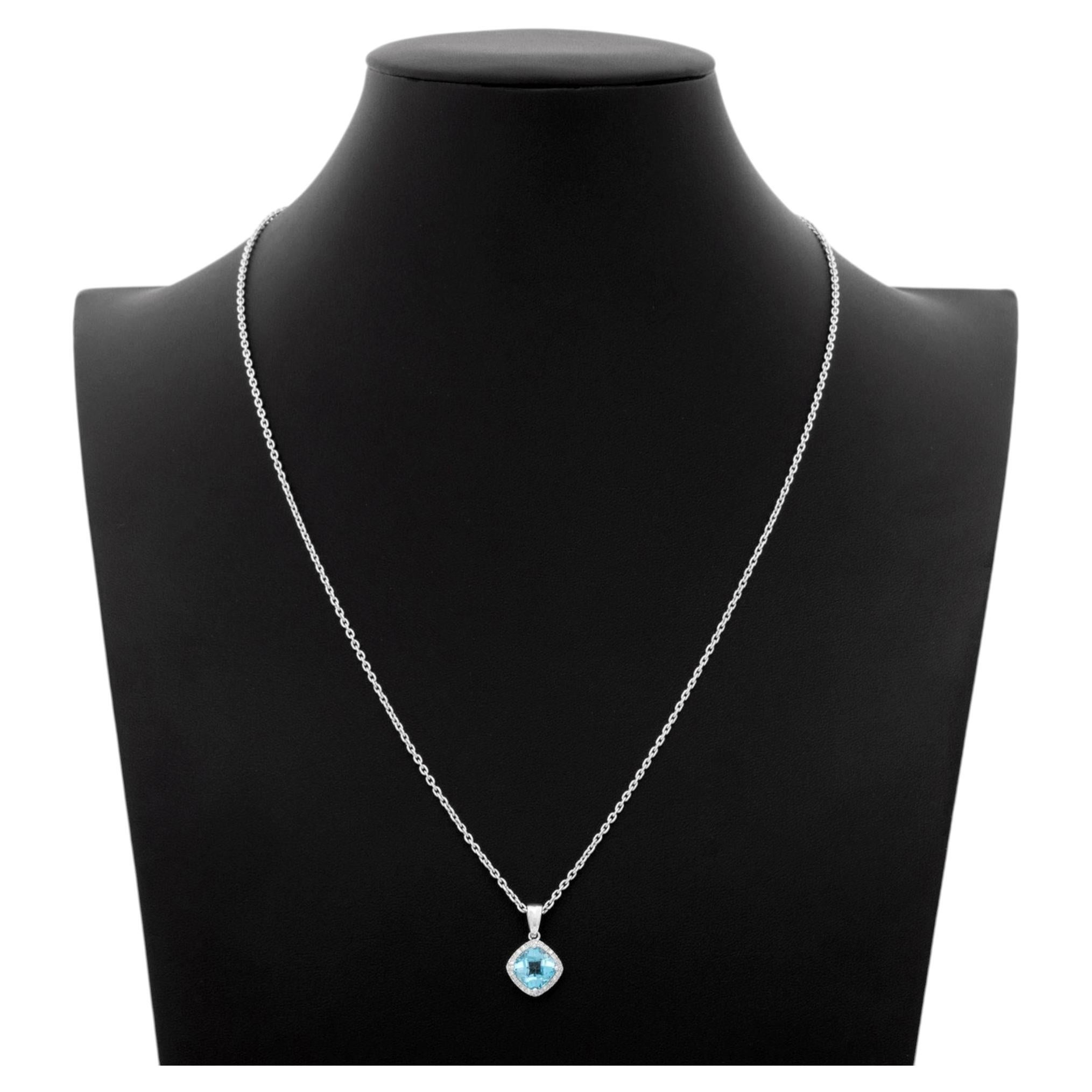Collier avec pendentif en or blanc 14 carats, topaze bleue et diamants