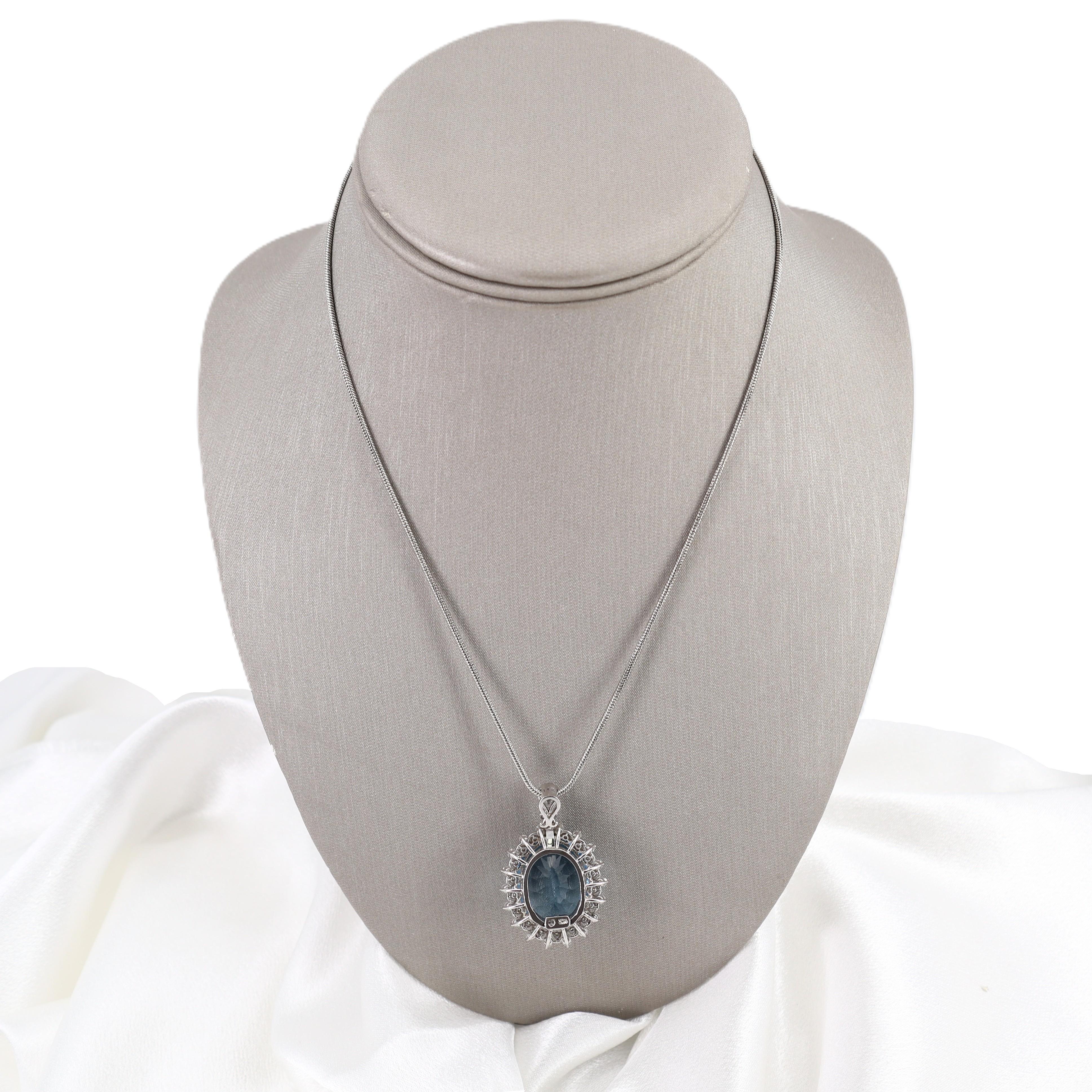 Collier en or blanc 14K avec topaze bleue et diamant en vente 1