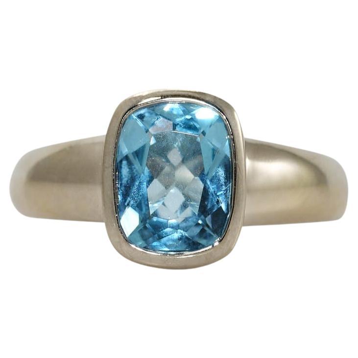 Bague en or blanc 14 carats avec topaze bleue, 2,50 carats, 6 g