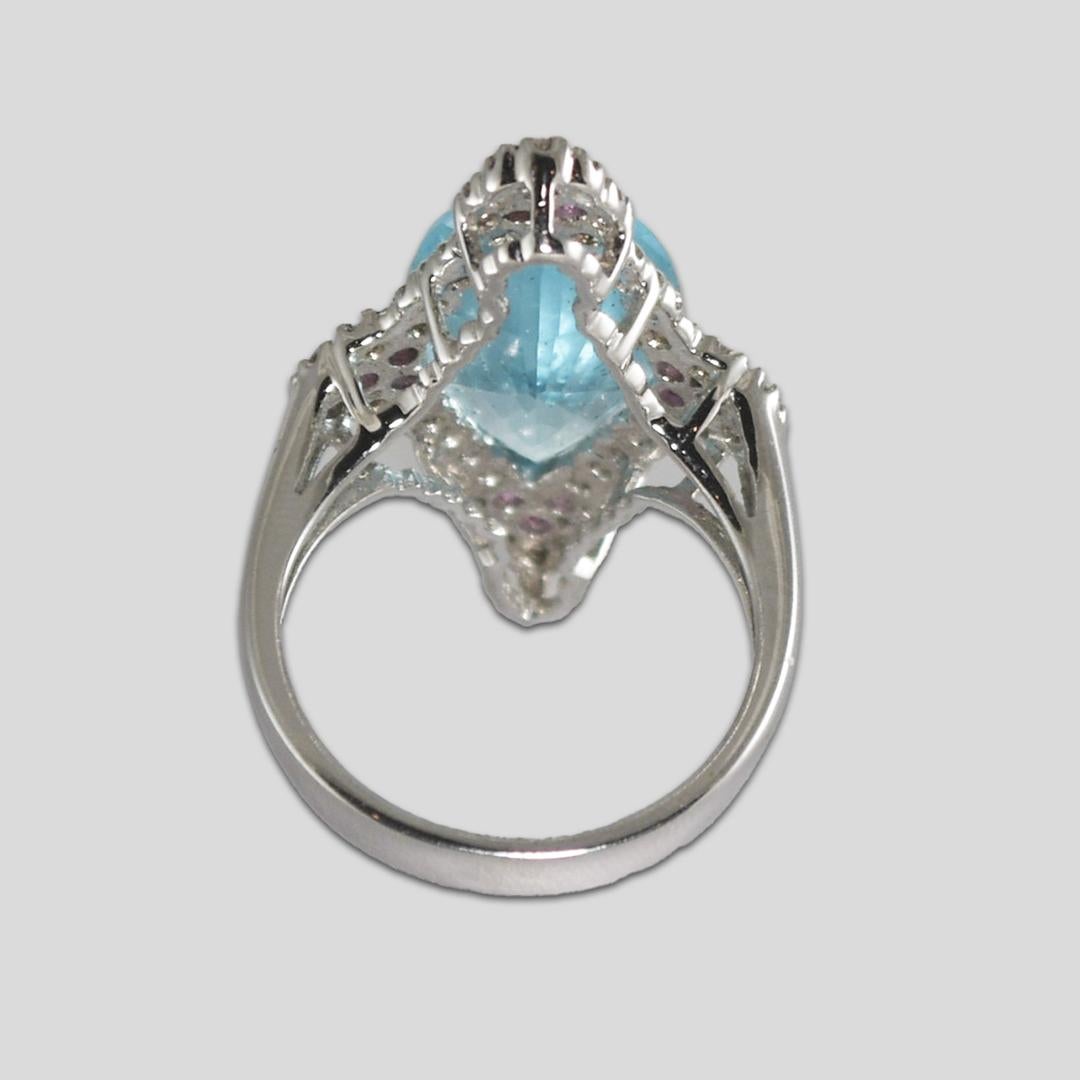 14K White Gold Blue Topaz, Sapphire, and Diamond Ring In Excellent Condition For Sale In Laguna Beach, CA