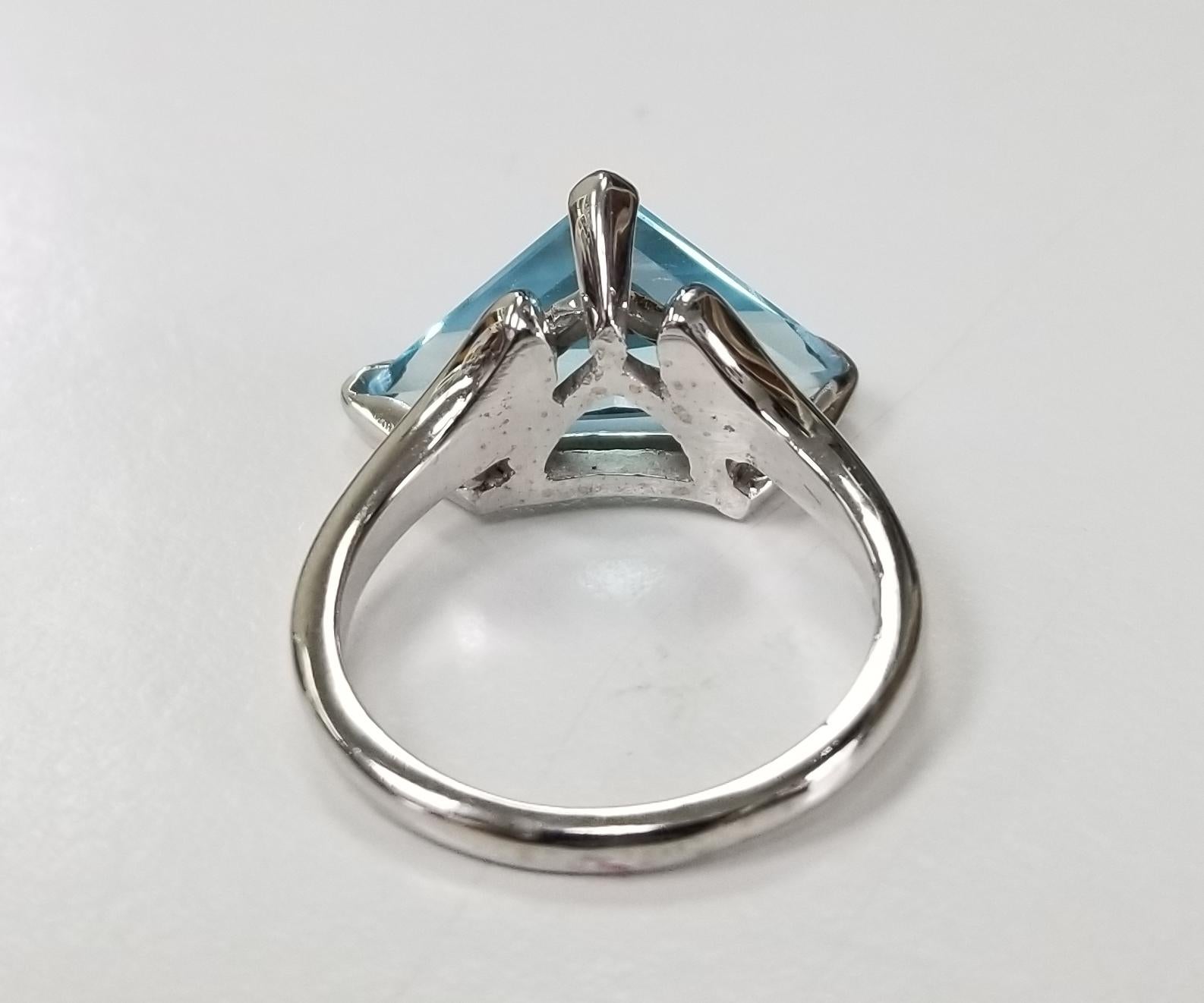 Artisan 14 Karat White Gold Blue Topaz Triangular Cut