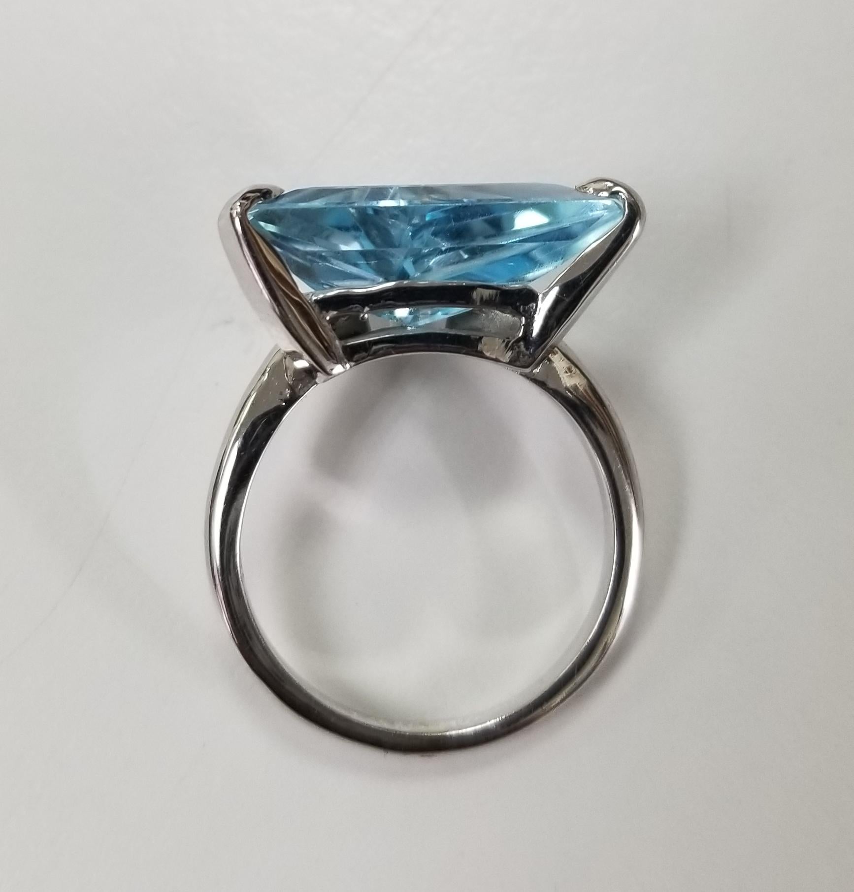 14 Karat White Gold Blue Topaz Triangular Cut 1